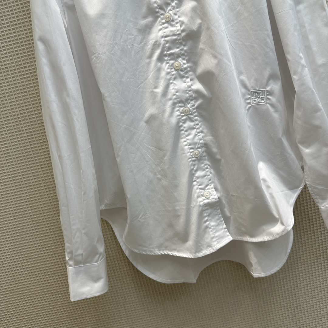Tot小翻领简洁廓形的设计白衬衫必备单品时髦又高级对身材没有限制性轻松藏肉显瘦基础版型对身材没有限制上身