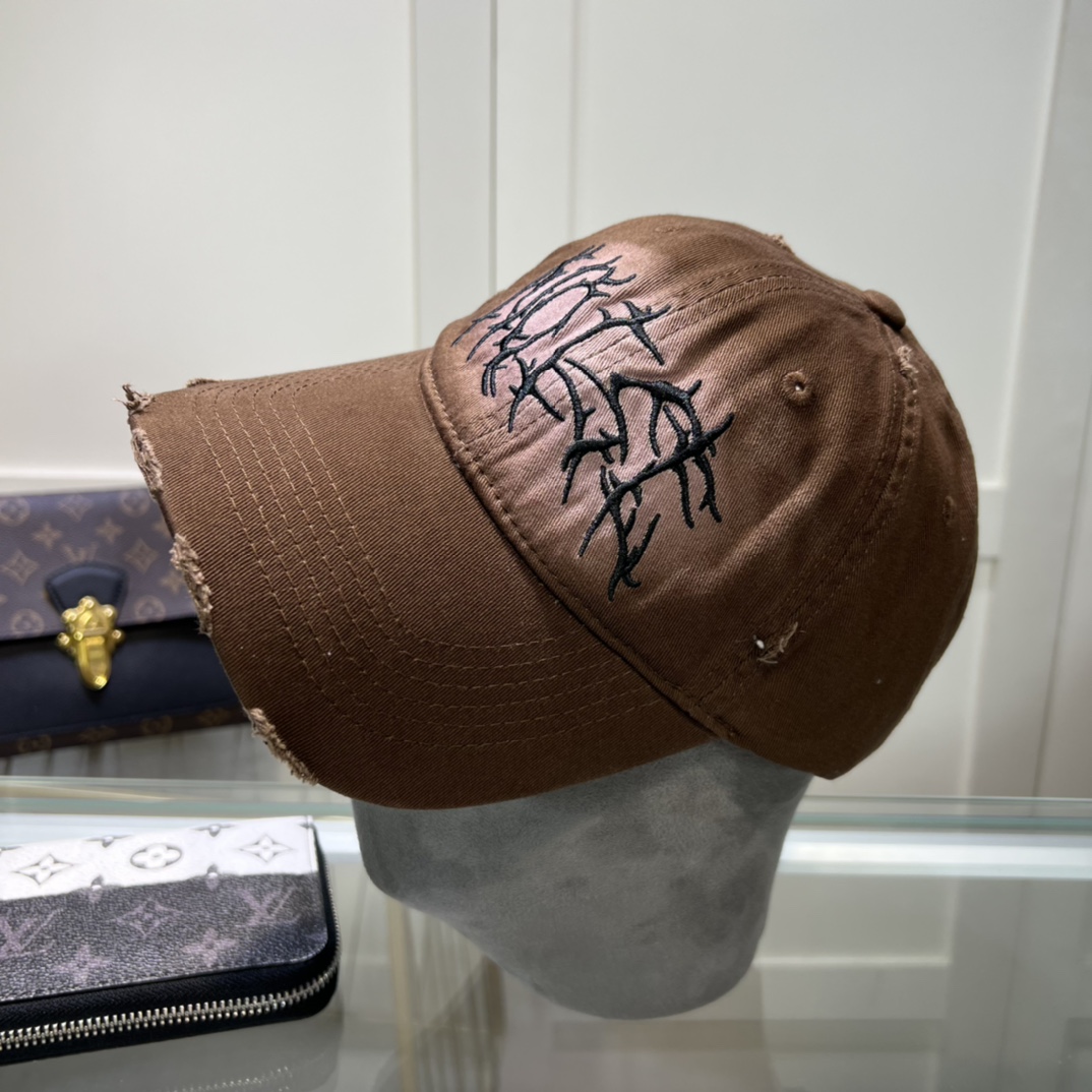 NO:190539,With dust bags, the new and new style of the trendy brand BOTTOM LAW incorporates Chinese special fabrics. The style is profound, fashionable and high-end, and the retro style is full of splicing. Every detail is a masterpiece, breaking the tradition of baseball caps, loves loves limited edition!  Hat fisherman hat baseball hat knit hat, hat, tom ford, bottega veneta, espadrilles, hats19860909配防尘袋 潮牌BOTTOM LAW新款新作融入了中国的特色面料,风格深邃、时尚、高级,复古风十足每处细节的拼接都是匠心之作,打破棒球帽的传统,爱了爱了限量发售！帽子渔夫帽棒球帽针织帽,帽子,tom ford,bottega veneta,espadrilles,hats,hat