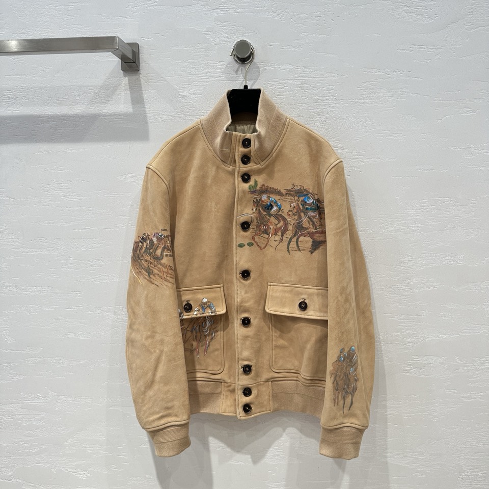 NO:660610,Exclusive first release of original quality Ralph.L men's and women's hand-painted suede flight jackets!  Exclusively customized top-grade goatskin anti-suede technology!  Hand-painted aesthetics with a high-end atmosphere!  The classic round neck and wide shoulder design is high-end, fashionable and handsome!  Abstinent, artistic, high-end, versatile and non-selective, the upper body looks slim!  Cool and sassy!  Three-dimensional cutting process, original customized imported color matching knitted thread!  Perfect workmanship quality depends on the details. One color S-XL M size bust 114, shoulder width 49, sleeve length 64, clothing length 67. (Men can wear up to about 180 ~), women's clothing, loro piana, jackets & coats, sheepskin, chamois leather,  19860909独家首发原单品质拉夫劳*Ralph.L 男女同款纯手工彩绘麂皮绒面皮飞行服夹克！独家定制顶级山羊皮 反绒面工艺！高级氛围感的手绘美学！经典圆领宽肩版型设计高级时髦又帅气！禁欲又文艺高级百搭不挑人上身巨显瘦！又酷又飒！立体裁剪工艺,原版定制进口配色针织螺纹！完美做工品质看细节.一色S-XL M码胸围114,肩宽49,袖长64,衣长67.（男士最大可穿到180左右～）,女装,loro piana,jackets & coats,sheepskin,chamois leather, ,Women's clothing