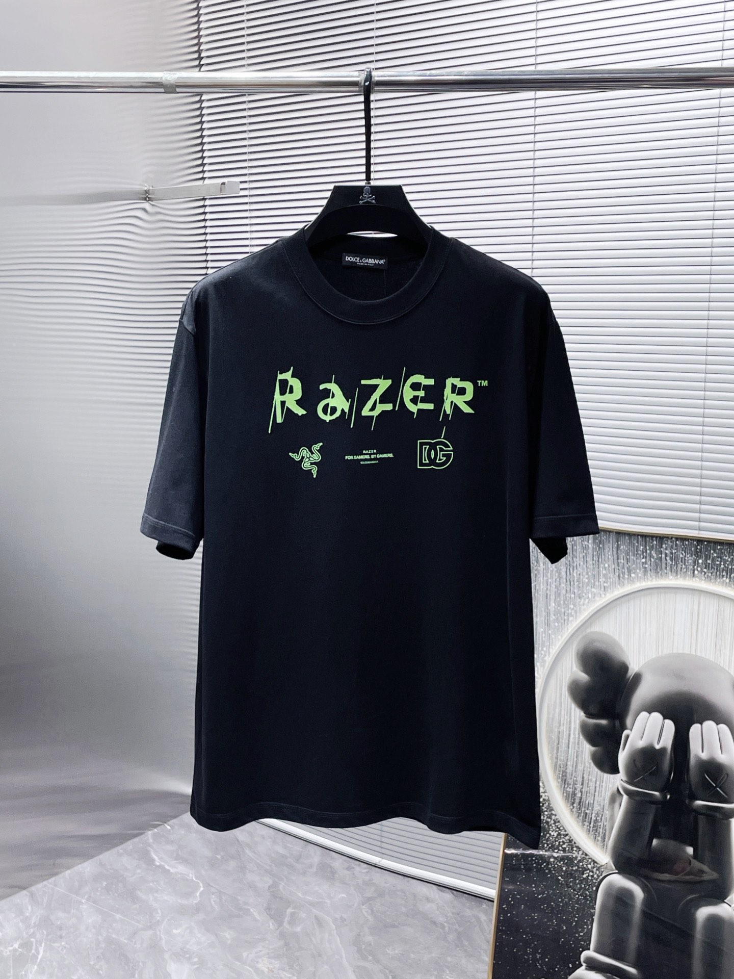 NO:496180,Dolce & Gabbana dg new round neck short-sleeved T-shirt T-shirt half-sleeved, high-end version!  Customized fabrics for counters are breathable and comfortable, with impeccable details, and the brand element design concept reflects high quality. The feel is delicate and soft!  It is casually cut, with a great upper body style!  S-3XL (the code is too large and the maximum can be worn about 220 kilograms. It is recommended to provide height and weight to the warehouse to assign codes) exclusively, Dolce & Gabbana, T-shirt, tees, t-shirt, alexander wang19860909杜嘉班纳 dg 新款 圆领 短袖 T恤 体恤 半袖 ,高端版本！专柜定制面料 透气舒适度高,细节无可挑剔,品牌元素设计理念,体现高品质.手感细腻柔软！呈现休闲裁剪,上身版型超赞！码数S-3XL（码数偏大两个码,最大可穿220斤左右,建议提供身高体重给仓库配码）独家专供,,Dolce&Gabbana,T-shirt,tees，t-shirt,alexander wang,Men's clothing