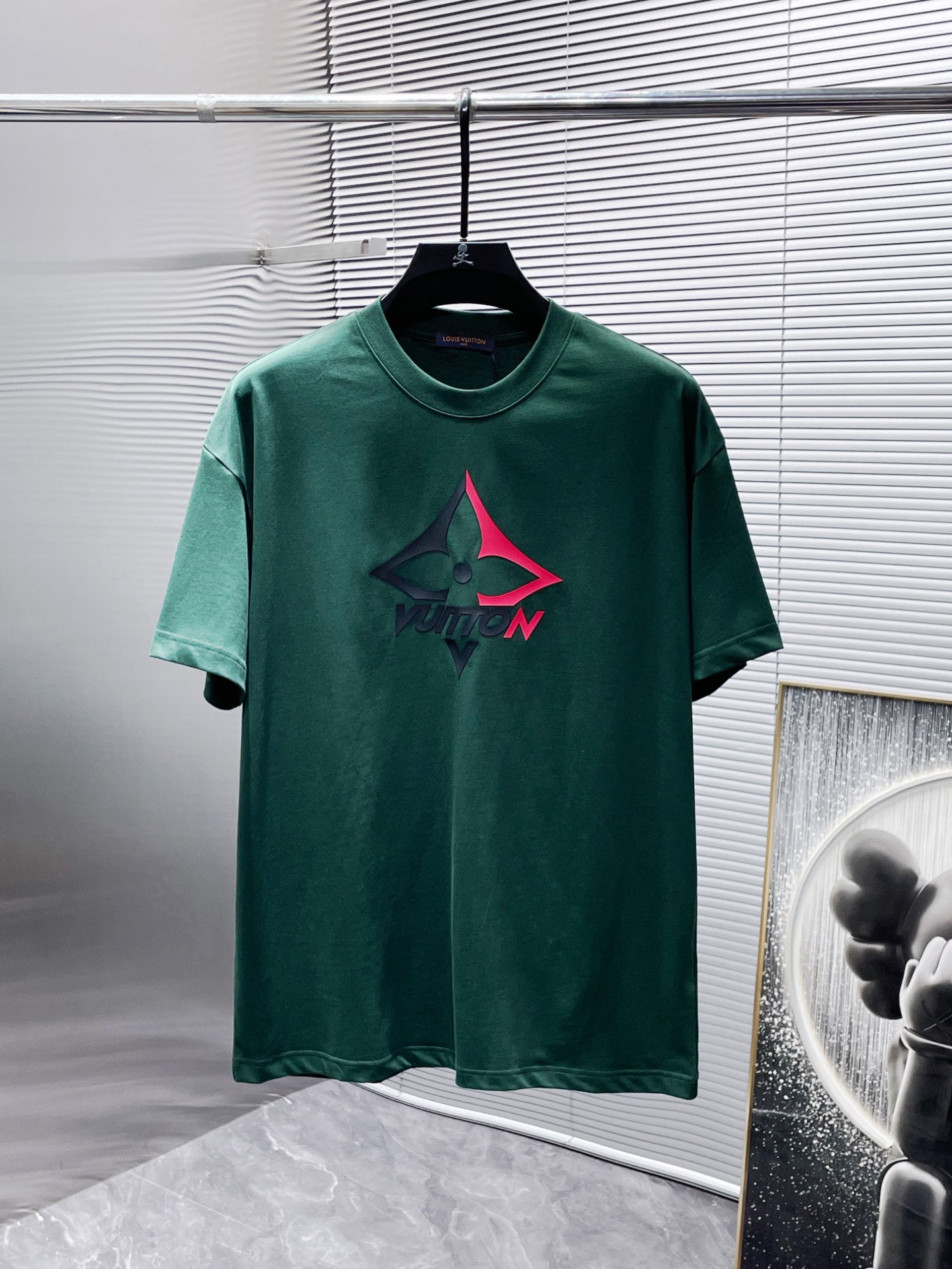 NO:496133,Louis Vuitton LV new round neck short-sleeved T-shirt T-shirt half-sleeved, high-end version!  Customized fabrics for counters are breathable and comfortable, with impeccable details, and the brand element design concept reflects high quality. The feel is delicate and soft!  It is casually cut, with a great upper body style!  S-3XL (the code is too large and the maximum can be worn about 220 kilograms. It is recommended to provide height and weight to the warehouse to assign codes) exclusively, louis vuitton, louis vuitton, T-shirt,tees, t-shirt,alexander wang19860909路易威登 LV 新款 圆领 短袖 T恤 体恤 半袖 ,高端版本！专柜定制面料 透气舒适度高,细节无可挑剔,品牌元素设计理念,体现高品质.手感细腻柔软！呈现休闲裁剪,上身版型超赞！码数S-3XL（码数偏大两个码,最大可穿220斤左右,建议提供身高体重给仓库配码）独家专供,,louis vuitton,louis vuitton,T-shirt,tees，t-shirt,alexander wang,Men's clothing