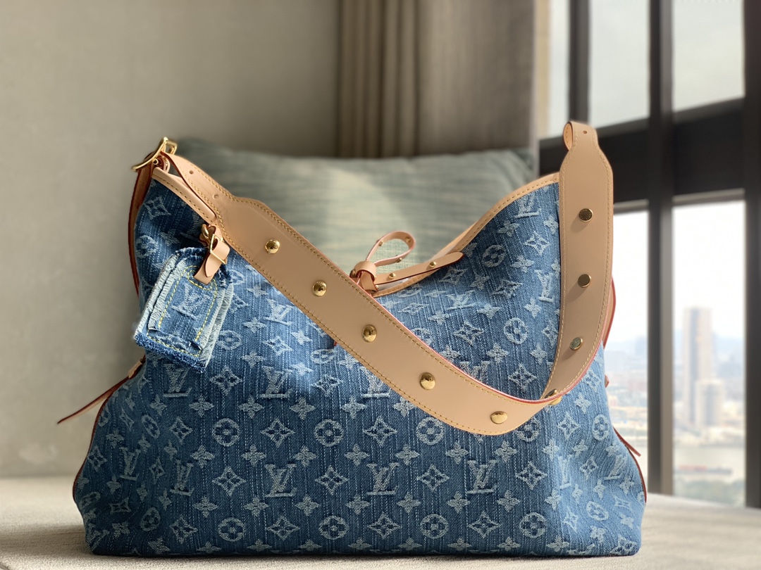 New product debut in 24 years [CARRYALL MM handbag] M46855 blue (denim denim)