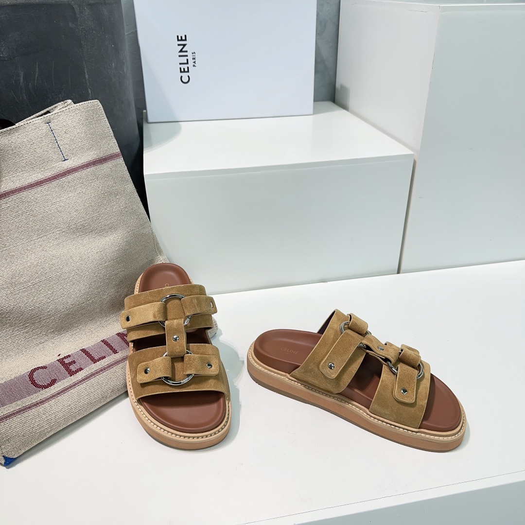 NO:437749,High quality!  CELINE 25 Spring and Summer New Casual Roman Hardware Round Button Retro Slippers This season's Celine made me love it again once again. There are so many beautiful shoes in this season!  This sandals are really invincible and easy to match!  The thick-soled series specially modify the foot shape. The simple design and classic logo are used as an embellishment to embellish the overall visual and easy to match!  The upper is made of imported beef reverse velvet!  Sheepskin inside!  Original two-layer combination raw glue outsole!  !  The original version is consistent!  Number of codes: 35-40 (40 custom made without return) with original packaging, slippers, celine, celine, slippers, sheepskin19860909高品质！CELINE 赛琳25春夏季新款休闲罗马五金圆扣复古拖鞋 这一季的赛琳又让我重新爱了它一次 这季节美鞋太多！这款凉拖真是无敌好搭配！厚底系列特别修饰脚型 简约的设计搭配经典的logo作为点缀整体视觉特别耐看又好搭配！ 鞋面采用进口牛反绒！内里羊皮！原版两层组合生胶大底！！原版一致！ 码数:35-40（40定做不退换） 配原版包装,拖鞋,celine,celine,slippers,sheepskin,Women's Shoes