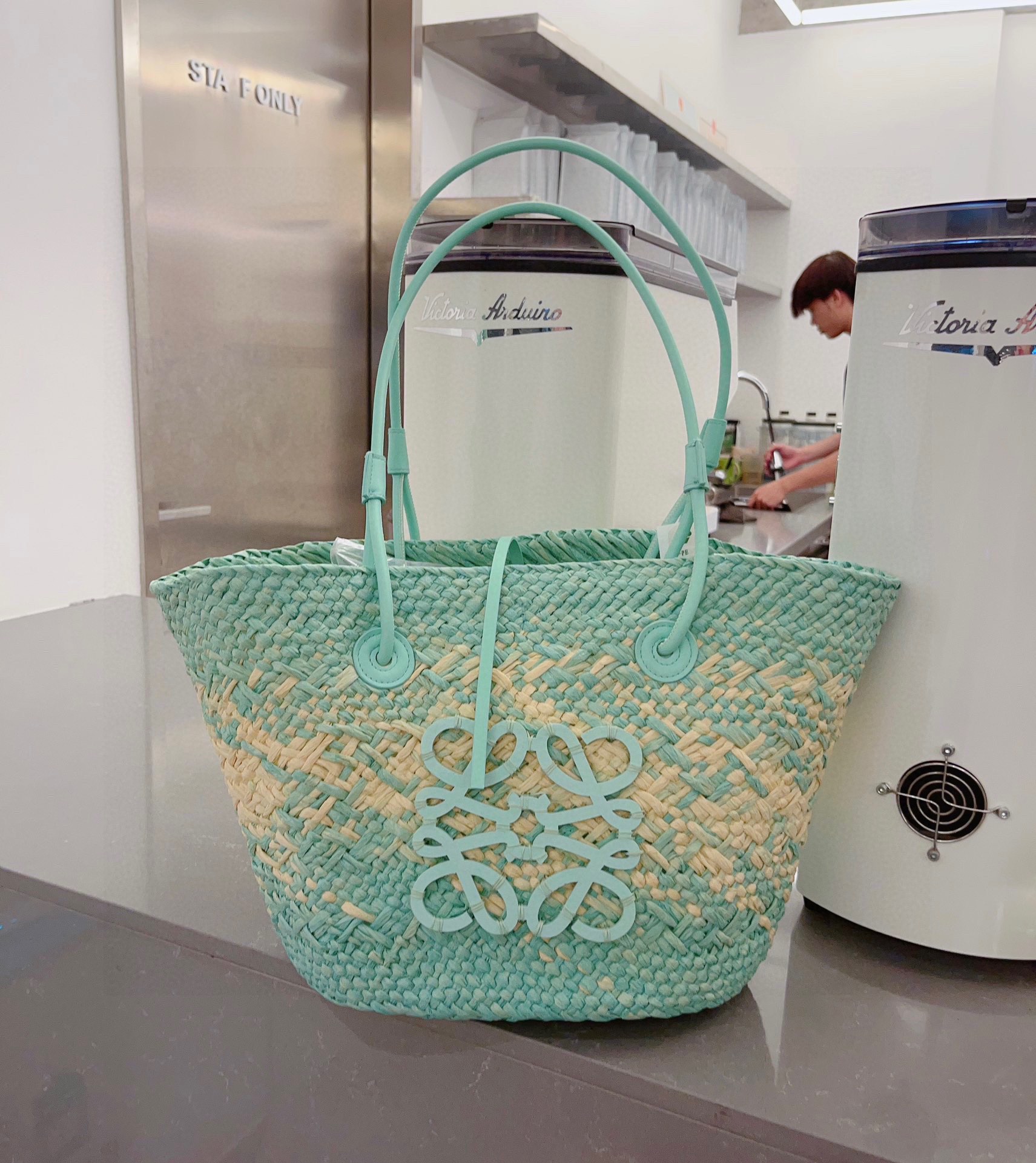 NO:190379,Special LOEWE Luo Yiwei official website straw hat, Rafia hand-knitted bag, a must-have for beach trips in summer, counters are out of stock, dimensions 50cm in width, lower width 28 in height 25cm hat Fisherman hat Baseball hat Knitted hat, hat, loewe, espadrilles, hats19860909特 ＬＯＥＷＥ罗意威官网款草帽,拉菲草手编包,夏季出游沙滩必备,专柜都断货了,尺寸上宽50cm 下宽28 高度25cm帽子渔夫帽棒球帽针织帽,帽子,loewe,espadrilles,hats,hat