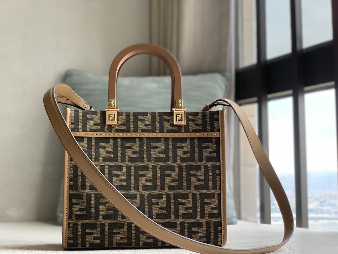 24 god-level version Fendi Sunshine small tote bag, made of fabric, decorated with FF pattern jacquard, sandstone FENDI ROMA leather lettering. S