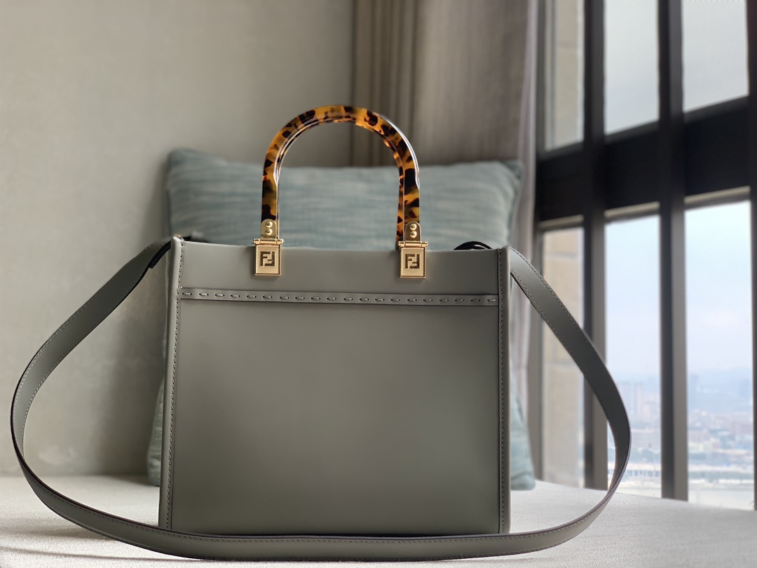 Fendi Sunshine small tote bag in Fendi gray calfskin, decorated with hot-stamped FENDI ROMA lettering and hard tortoise-effect Plexiglas handles.