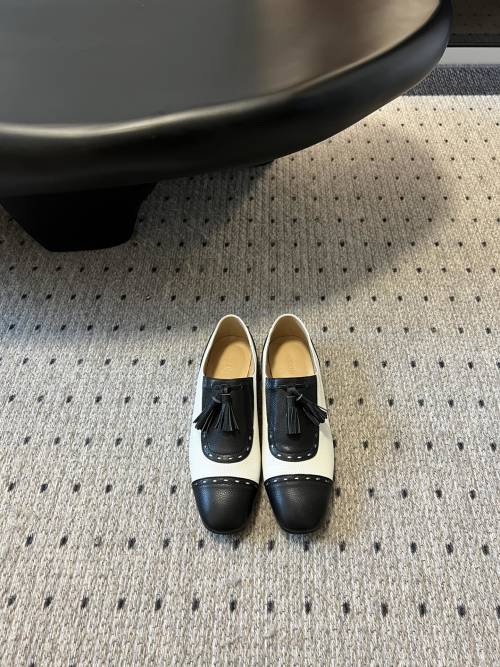 Elegant Women's Loafers with Tassels - Stylish & Comfortable 1 Elegant Women's Loafers with Tassels - Stylish & Comfortable