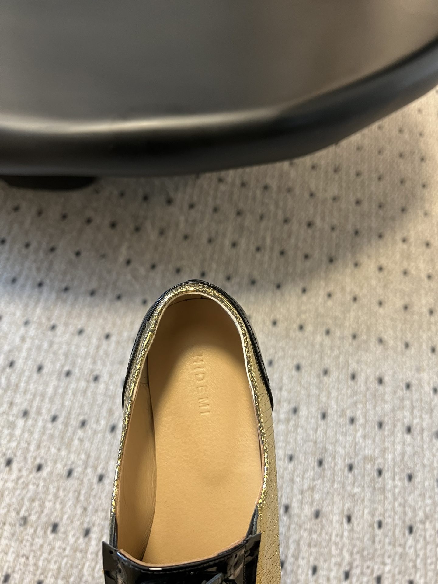 
HIDEMI 24/早春新品 平底流苏乐福鞋

一年四季的穿搭利器 复古感十足 小金色时髦配色  被迷
