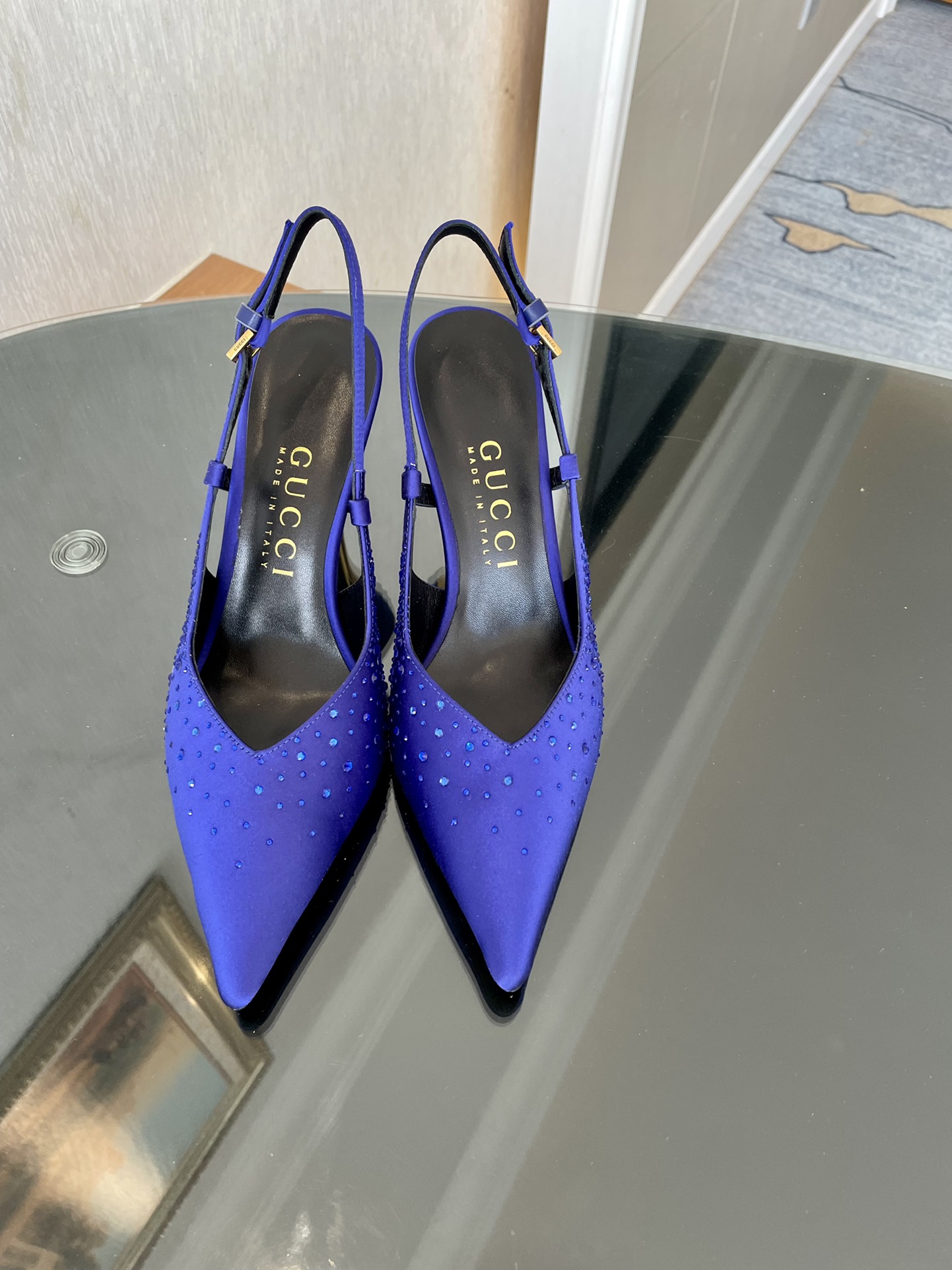 NO:235844,Gucci 2025 spring and summer new metal heel pointed sandals, the popular light-mouthed shoes are back again, with different materials ingeniously selected, and the silk material is ironed and ironed ingeniously interpreted for multiple occasions. This paired with metal heel adds a lot of highlights, which is quite textured. Fabric silk cloth, imported sheepskin lining, heel height 8.5cm, Italian leather sole, size 35-42 (404142 custom made without return) Full set of original packaging!  sandals gucci sandals sheepskin real silk19860909Gucci 古奇2025春夏新款金属跟尖头凉鞋单鞋,备受喜爱的浅口鞋再度回归,匠心选用不同材质,真丝材质上烫钻巧妙诠释合多种场合,这款搭配金属鞋跟增添了不少亮点,相当有质感 面料丝绸布 内里进口羊皮里 跟高8.5cm 大底意大利真皮底 码数35-42（404142订做不退换） 全套原版包装！,凉鞋,gucci,sandals,sheepskin,real silk,Women's Shoes