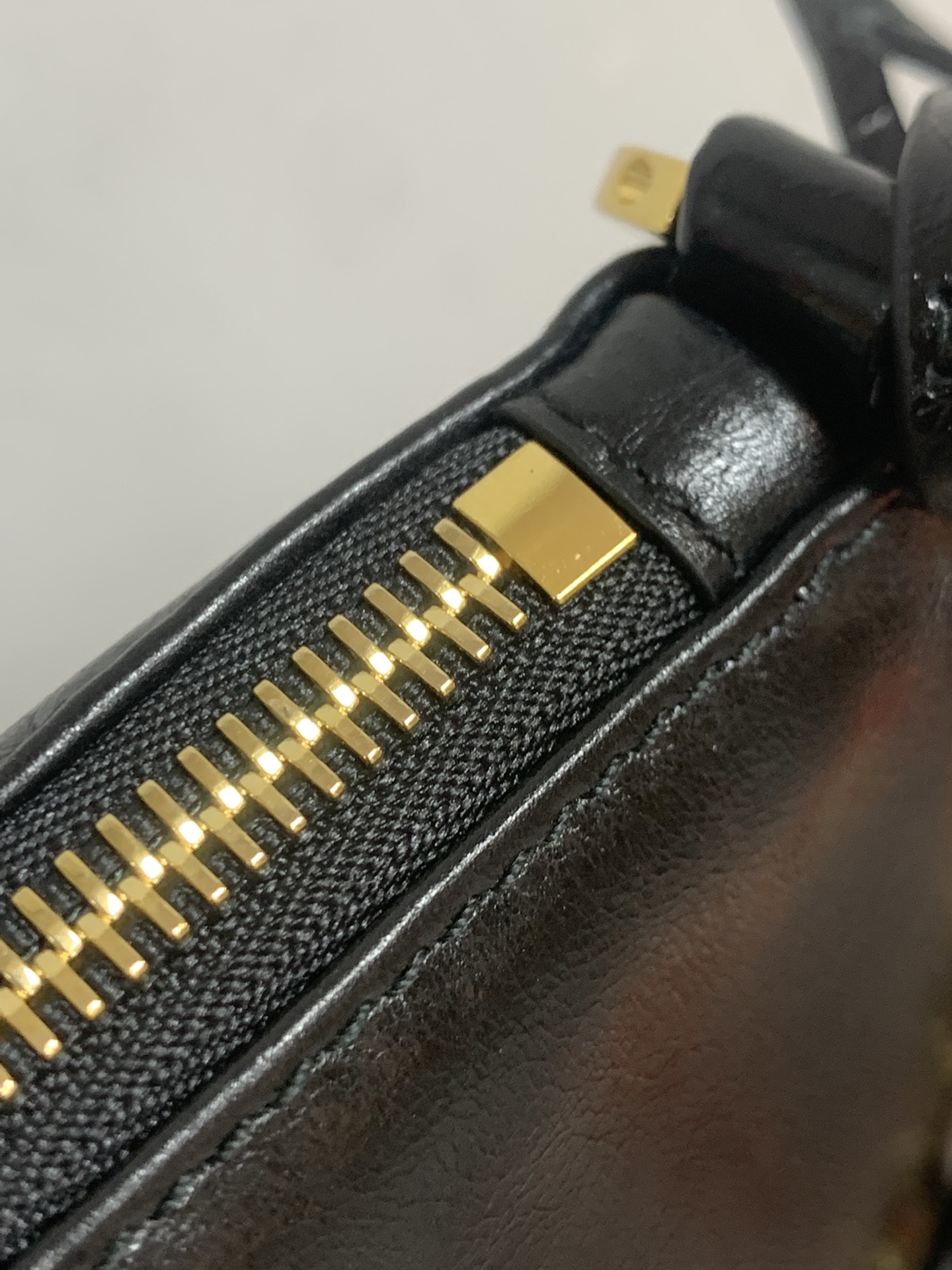 Prada Advanced detail control