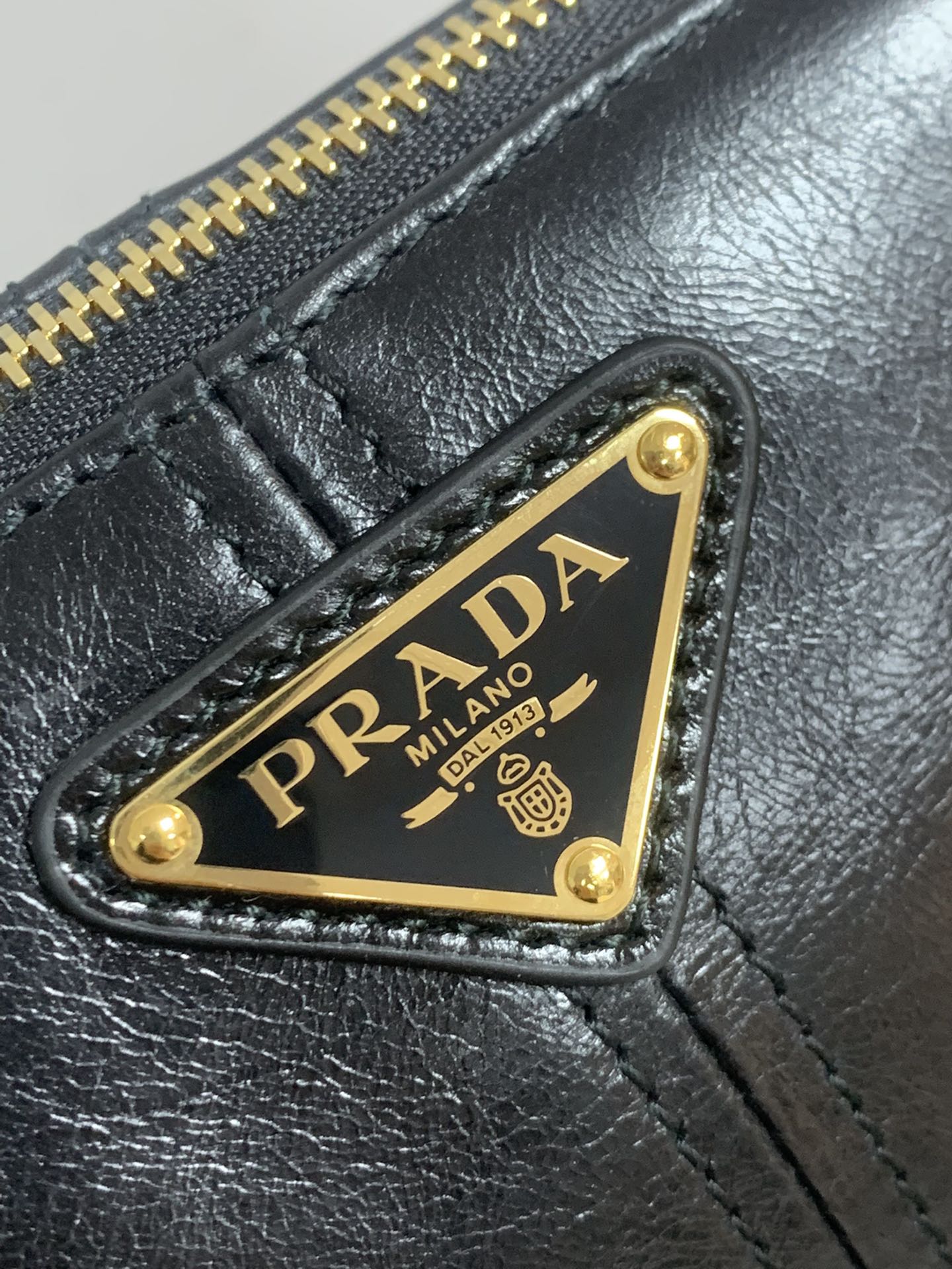 Prada Advanced detail control