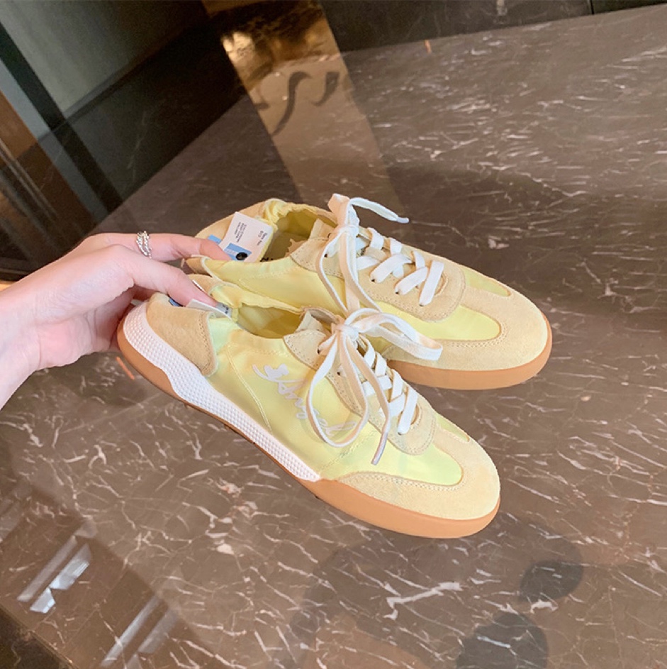 Stuart Weitzman’s 2024 Sports Shoes: Comfortable, Stylish, and German-Inspired - 图片 2