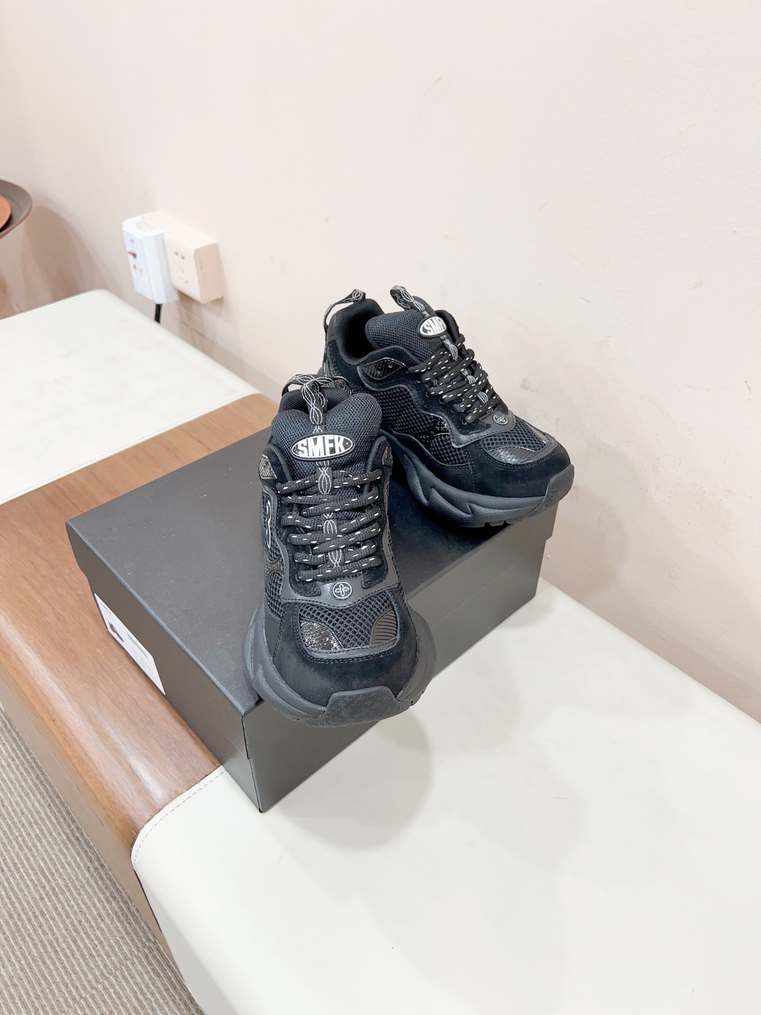 2024 SMF Quail Certified High-Quality Shoes with Zirconium Fabric and Original Design - 图片 1