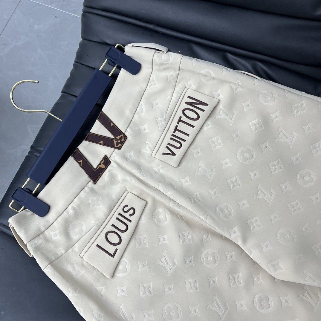 LouisVuitto*2024新品上架老花时髦长裤定制YB进口材质质感滑爽垂感十足沿用烧花工艺呈现出满