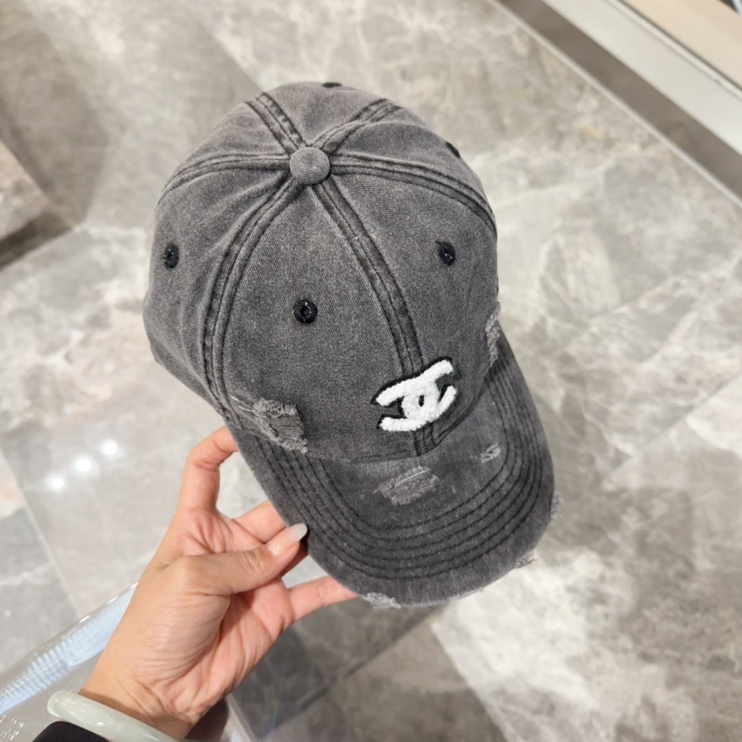 CHANEL香奈儿新款简约logo棒球帽新款出货赶紧入手！