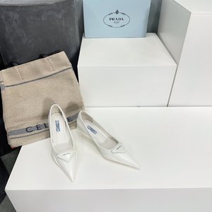 Prada Buy Single Layer Shoes Sheepskin Spring/Summer Collection