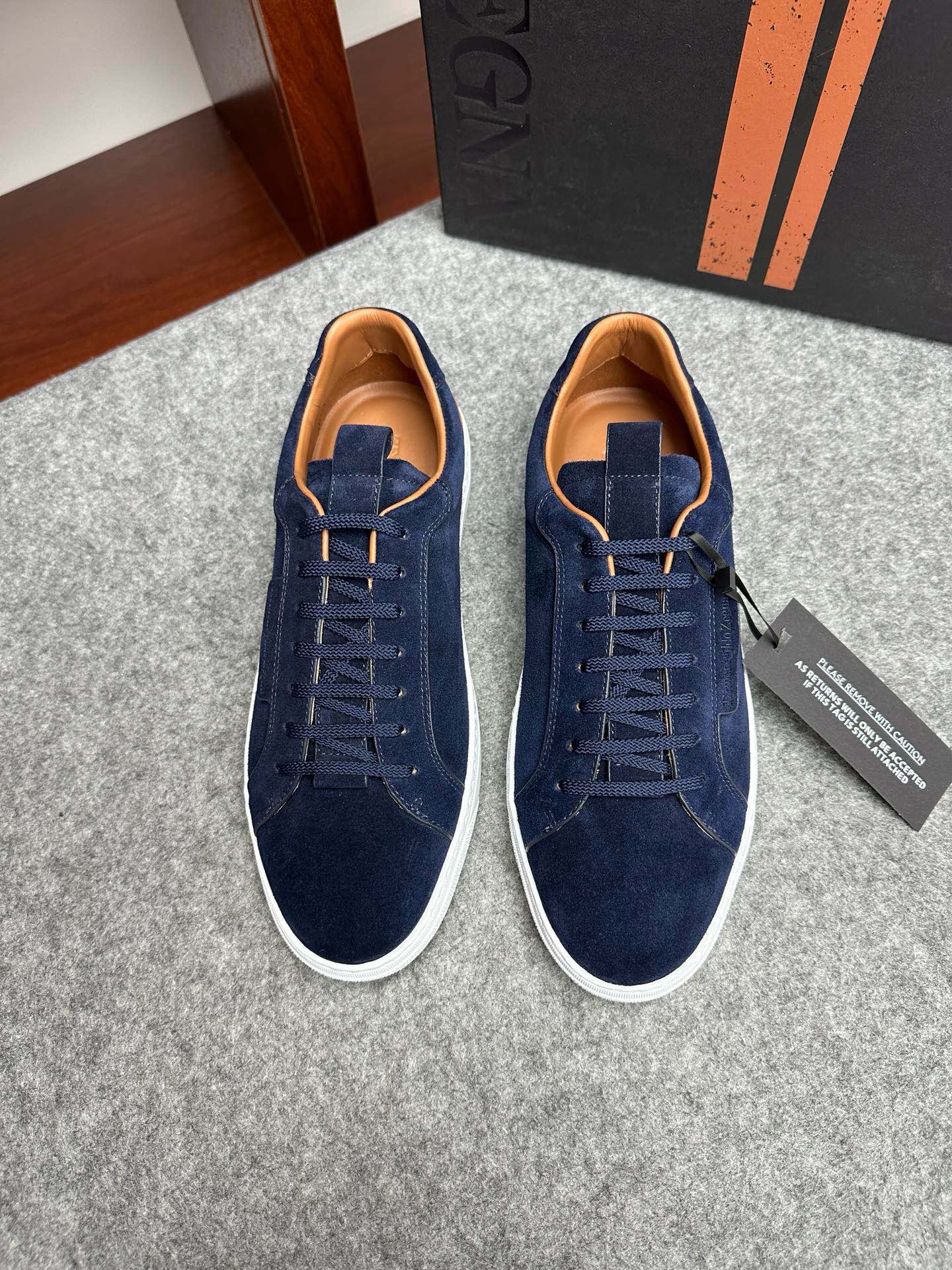 NO:216473,Brand Zegna Color original color matching Size 39-44 Customized 38.45.46 Price Material Zegna New Model Men's Casual Shoes Original Single Quality Upper is imported original cowhide cowhide inner Cowhide foot pad Original single quality leather texture is extremely strong, comfortable and breathable   original Zegna open mold custom sole market highest quality, Zegna casual sneakers, zegna, sneakers, cowhide19860909品牌Zegna 颜色原版配色 码数39-44定做38.45.46 价格 材质杰尼亚新款 男士 休闲鞋 原单 品质 鞋面采用进口原版牛皮牛皮内里 牛皮垫脚原单品质皮质感极强舒适透气 原版Zegna开模定制大底市场最高品质,杰尼亚 休闲运动鞋,zegna,sneakers,cowhide,Men's shoes