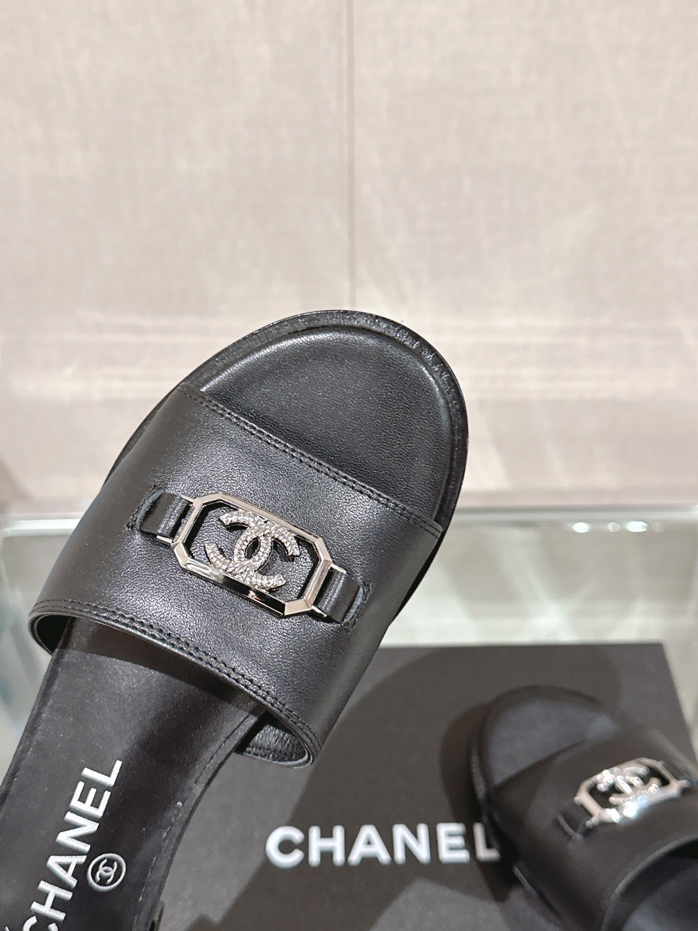Chanel 24Ss春夏新款Chane*小香中古扣一字凉拖鞋