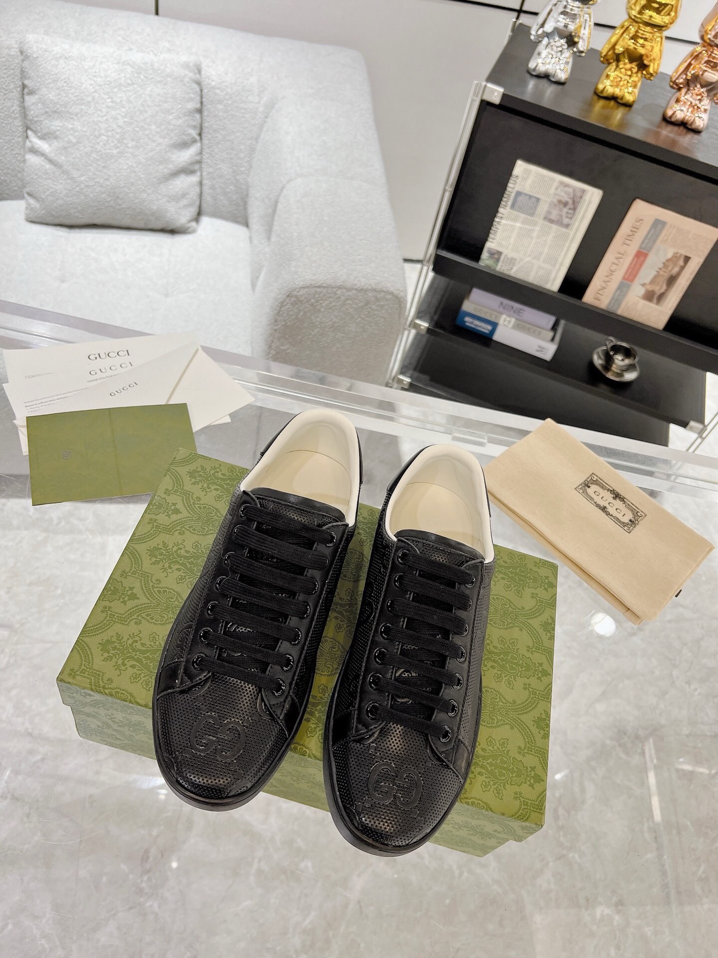 NO:218079,Brand G U C C I Color white shoes, size 35-45 couples, price, material Guqi counter synchronizes new casual shoes!  High quality Top version 1:1 made fashionable and trendy details impeccable with imported calfskin made of soft and comfortable cowhide inner foot feeling comfortable and superior quality original outsole, Guqi casual shoes, cowhide19860909品牌G U C C I 颜色小白鞋 码数35-45情侣款 价格 材质古奇专柜同步新品休闲鞋！高品质 顶级版本1:1制作时尚潮流细节无可挑剔采用进口小牛皮制作柔软舒适牛皮内里脚感舒适品质优越原版大底,古奇 休闲鞋,cowhide,Men's shoes