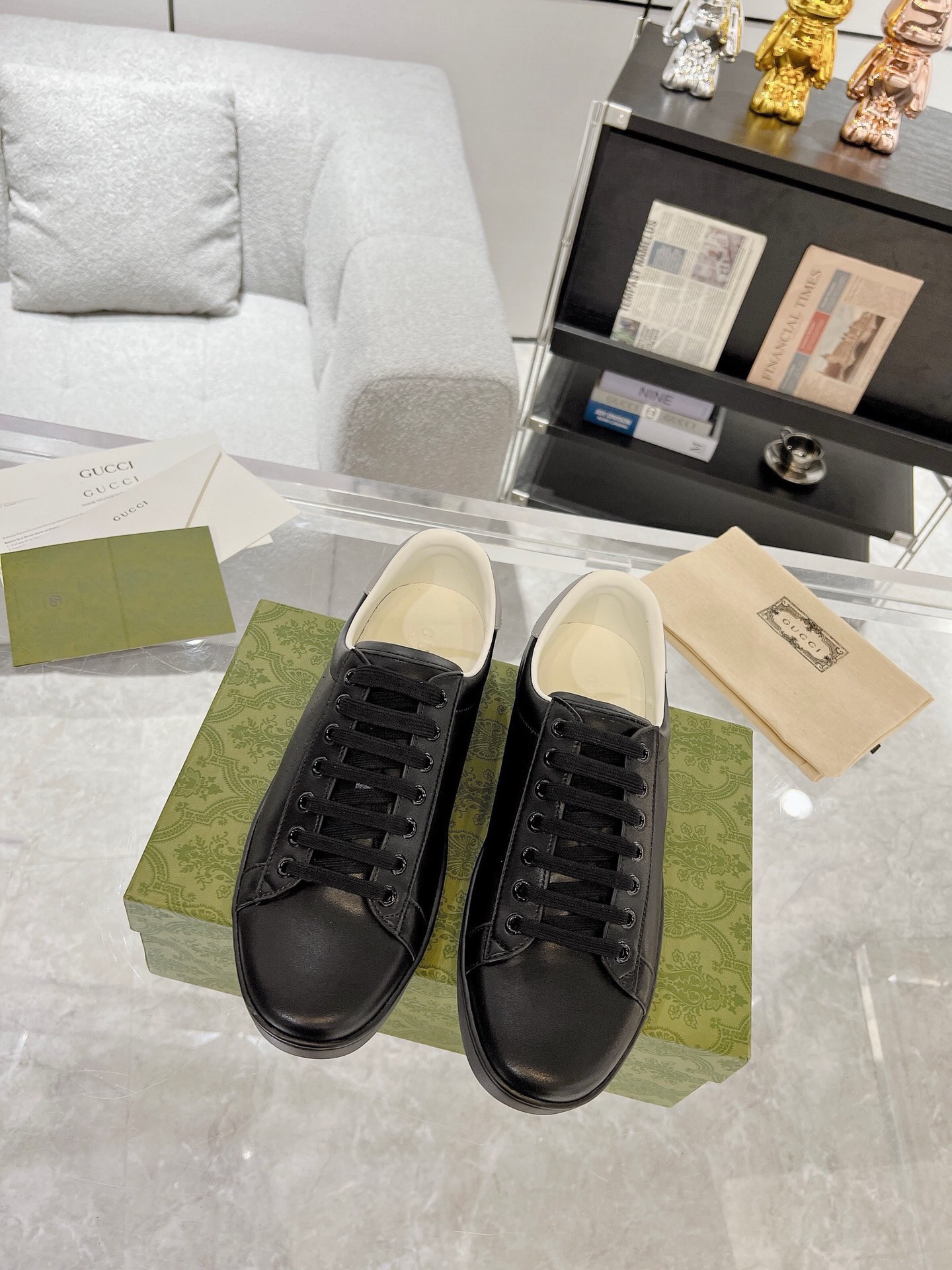 NO:218111,Brand G U C C I Color white shoes, size 35-45 couples, price, material Guqi counter synchronizes new casual shoes!  High quality Top version 1:1 made fashionable and trendy details impeccable with imported calfskin made of soft and comfortable cowhide inner foot feeling comfortable and superior quality original outsole, Guqi casual shoes, cowhide19860909品牌G U C C I 颜色小白鞋 码数35-45情侣款 价格 材质古奇专柜同步新品休闲鞋！高品质 顶级版本1:1制作时尚潮流细节无可挑剔采用进口小牛皮制作柔软舒适牛皮内里脚感舒适品质优越原版大底,古奇 休闲鞋,cowhide,Men's shoes