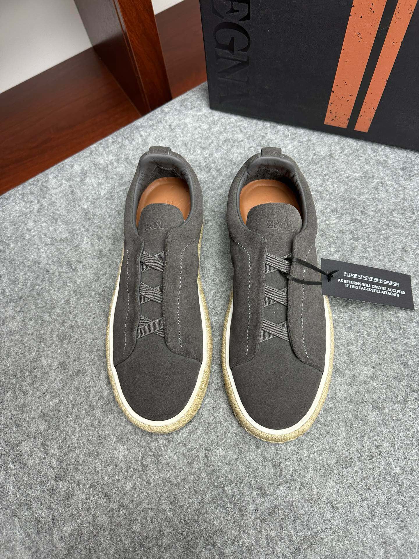 NO:216567,Brand Zegna color original color matching 39-44 customized 38.45..46 Price Material Zegna new model Men's casual upper uses imported original cowhide cowhide inner cowhide foot pad original single quality leather texture extremely strong comfortable and breathable   original Zegna open mold custom sole market highest quality, Zegna casual sneakers, zegna, sneakers, cowhide19860909品牌Zegna 颜色原版配色 码数39-44定做38.45..46 价格 材质杰尼亚新款 男士 休闲鞋面采用进口原版牛皮牛皮内里 牛皮垫脚原单品质皮质感极强舒适透气 原版Zegna开模定制大底市场最高品质,杰尼亚 休闲运动鞋,zegna,sneakers,cowhide,Men's shoes