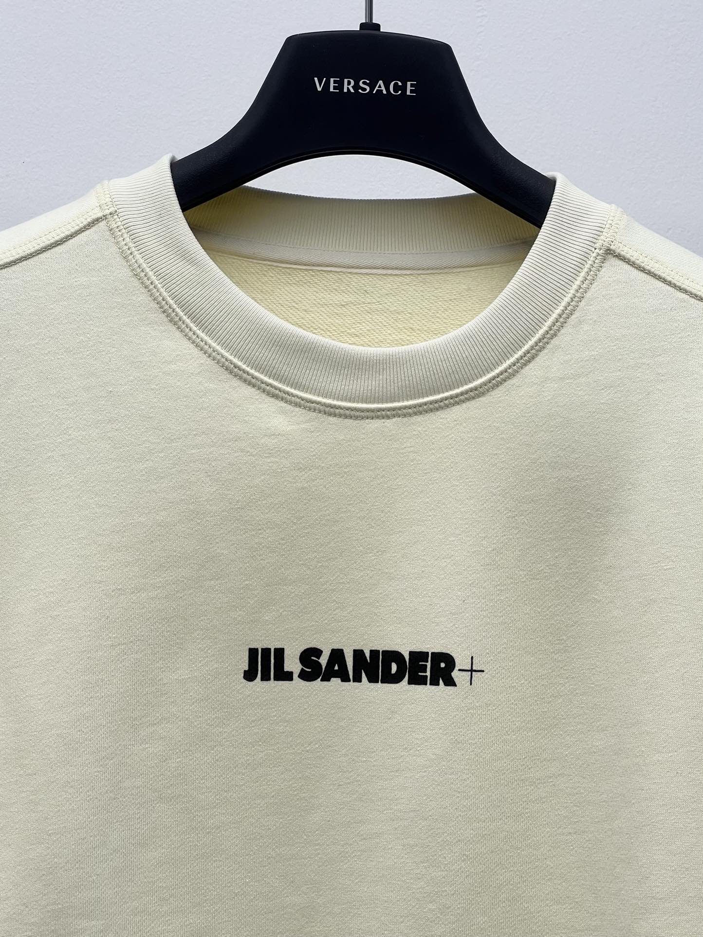 JILSANDE*字母logo卫衣JIL经典字母logo卫衣优质的高克重精梳棉质感超好慵懒随性的宽松版型