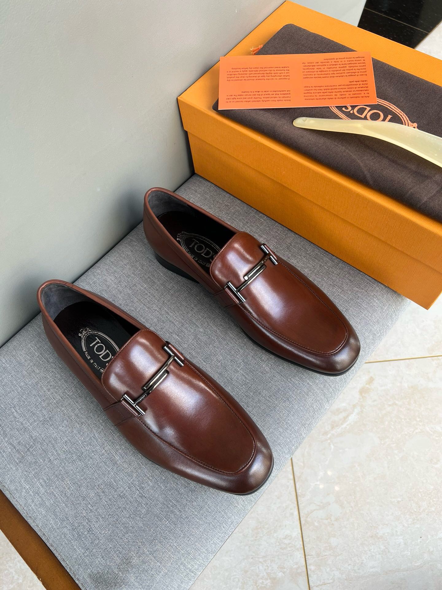 NO:218021,Brand TOD'S Color Original Color Code Number 39-44 Standard Code Price Material Todds Men's New Loafers Driving Foot Shoes Used top layer cowhide leather with strong texture   cowhide inner Comfortable and breathable   original Open mold Customized Rubber outsole market highest quality, TOD'S leather shoes, Tod's, loafers, cowhide19860909品牌TOD'S 颜色原版配色 码数39-44标准码 价格 材质托德斯男士 新款 乐福鞋驾车 套脚鞋 采用头层牛皮皮质感极强 牛皮内里 舒适透气 原版 开模 定制 橡胶大底市场最高品质,TOD'S皮鞋,Tod's,loafers,cowhide,Men's shoes