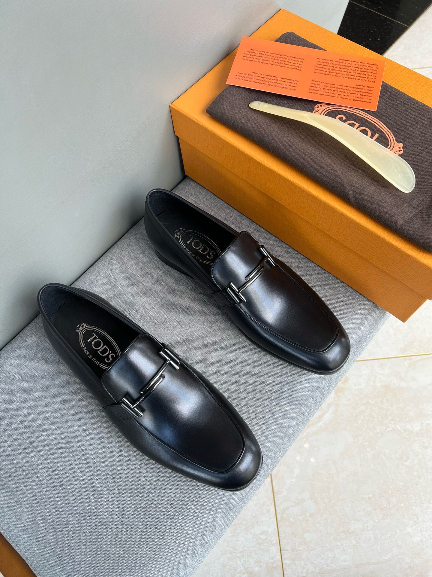 NO:216934,Brand TOD'S Color Original Color Code Number 39-44 Standard Code Price Material Todds Men's New Loafers Driving Foot Shoes Used top layer cowhide leather with strong texture   cowhide inner Comfortable and breathable   original Open mold Customized Rubber outsole market highest quality, TOD'S leather shoes, Tod's, loafers, cowhide19860909品牌TOD'S 颜色原版配色 码数39-44标准码 价格 材质托德斯男士 新款 乐福鞋驾车 套脚鞋 采用头层牛皮皮质感极强 牛皮内里 舒适透气 原版 开模 定制 橡胶大底市场最高品质,TOD'S皮鞋,Tod's,loafers,cowhide,Men's shoes