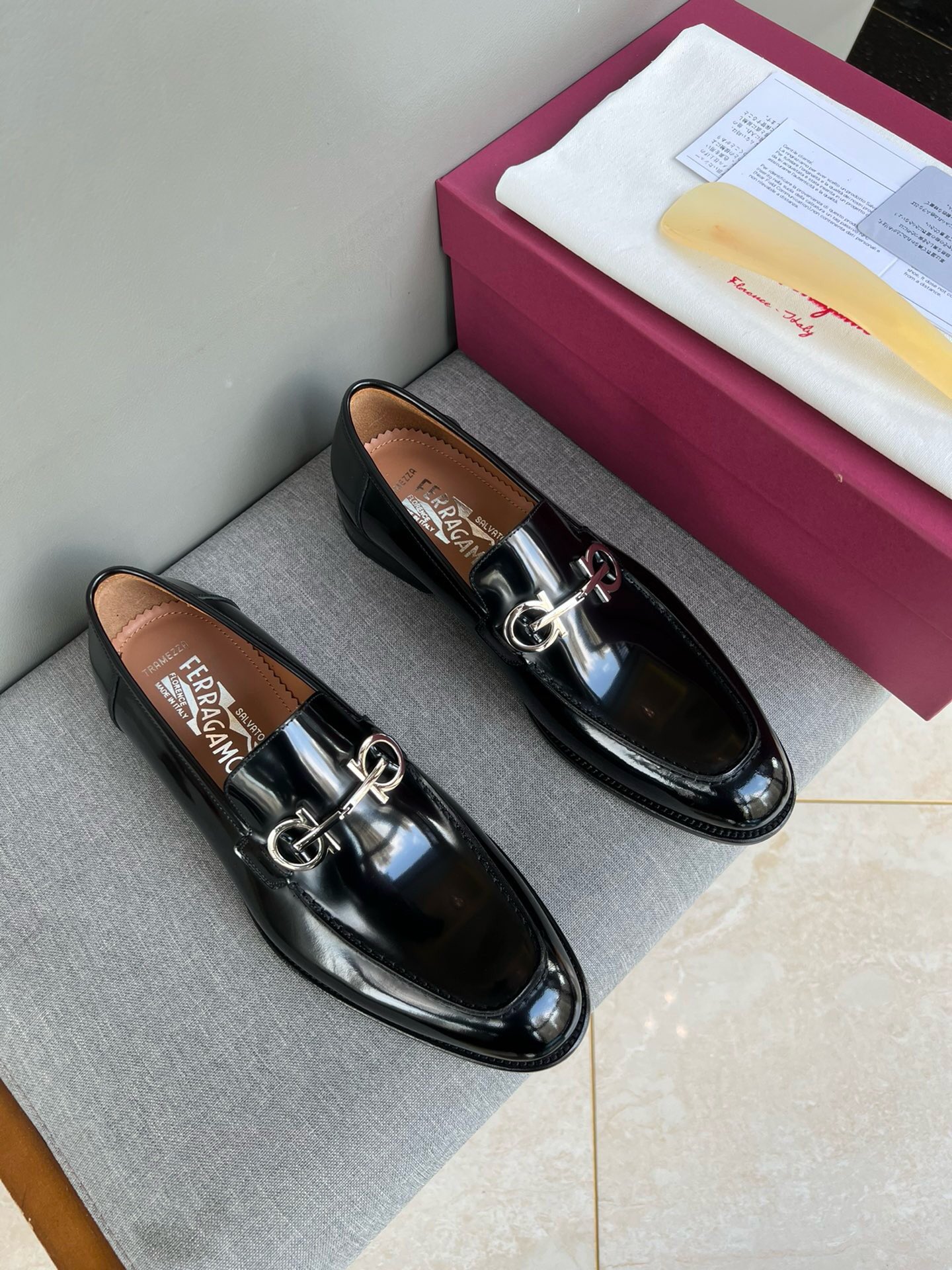 NO:216938,Brand Ferragamo color original color matching Size 39-44 Custom made 38.45 Price Material Ferragamo new style Men's business leather shoes are perfectly handmade Original quality Exquisite workmanship rigorous upper is imported waxed and polished cowhide cowhide cowhide inner Original (real leather sole) upper high-end and atmospheric, Ferragamo leather shoes, ferragamo, ferragamo, cowhide, Leather soles19860909品牌Ferragamo 颜色原版配色 码数39-44定做38.45 价格 材质菲拉格慕新款 男士 商务皮鞋发售完美的手工制作 原单品质 做工精致严谨鞋面采用进口打蜡擦色牛皮工艺牛皮内里 原版（真皮大底）上脚 高端大气,菲拉格慕 皮鞋,ferragamo,ferragamo,cowhide,Leather soles,Men's shoes