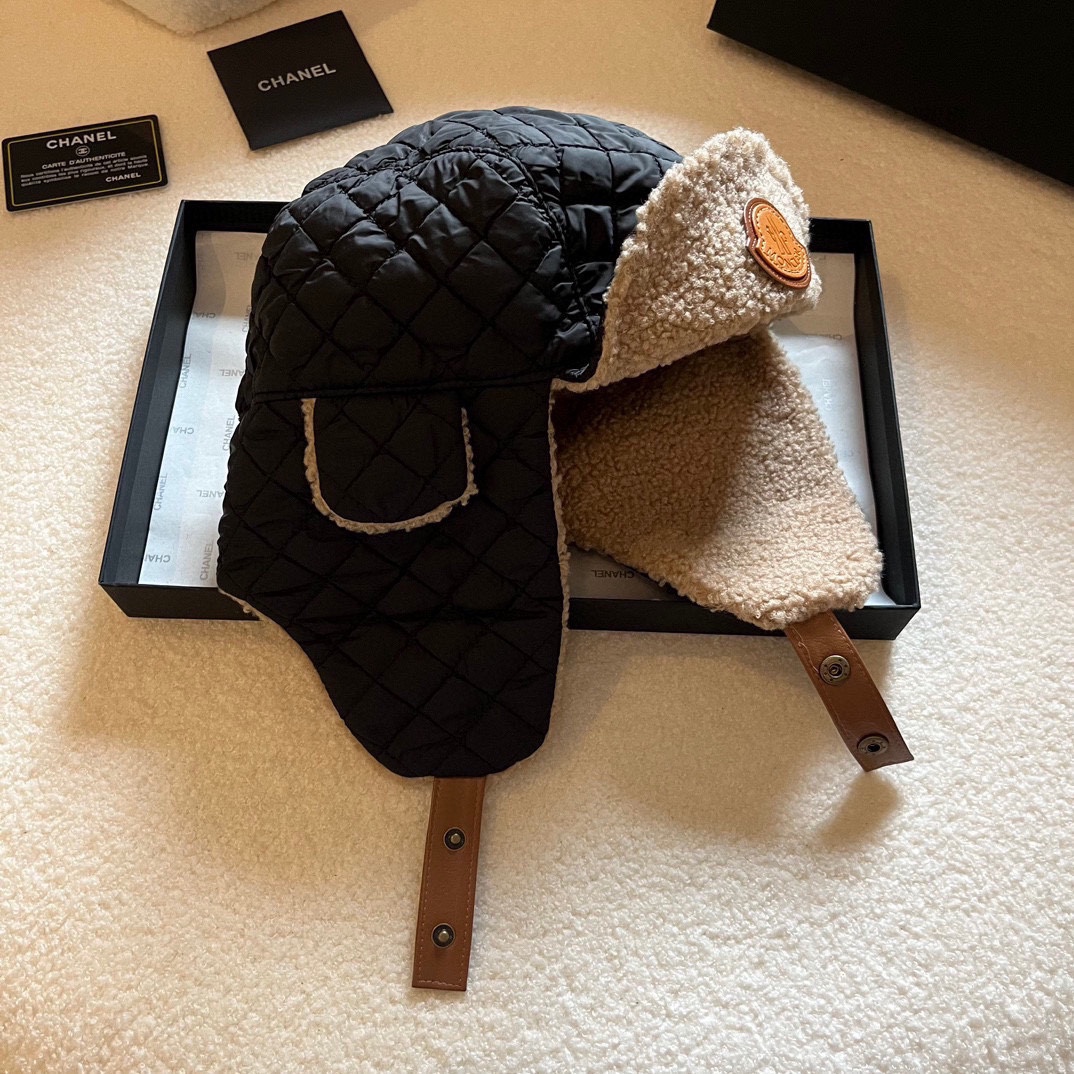 NO:191115,New ear protection hats for the covert autumn and winter, space cotton lamb wool inside, essential warmth, running quotation king, hats, Moncler, hats19860909蒙口秋冬新款护耳帽,太空棉羊羔毛内里,保暖必备,跑量王,帽子,Moncler,hats,hat