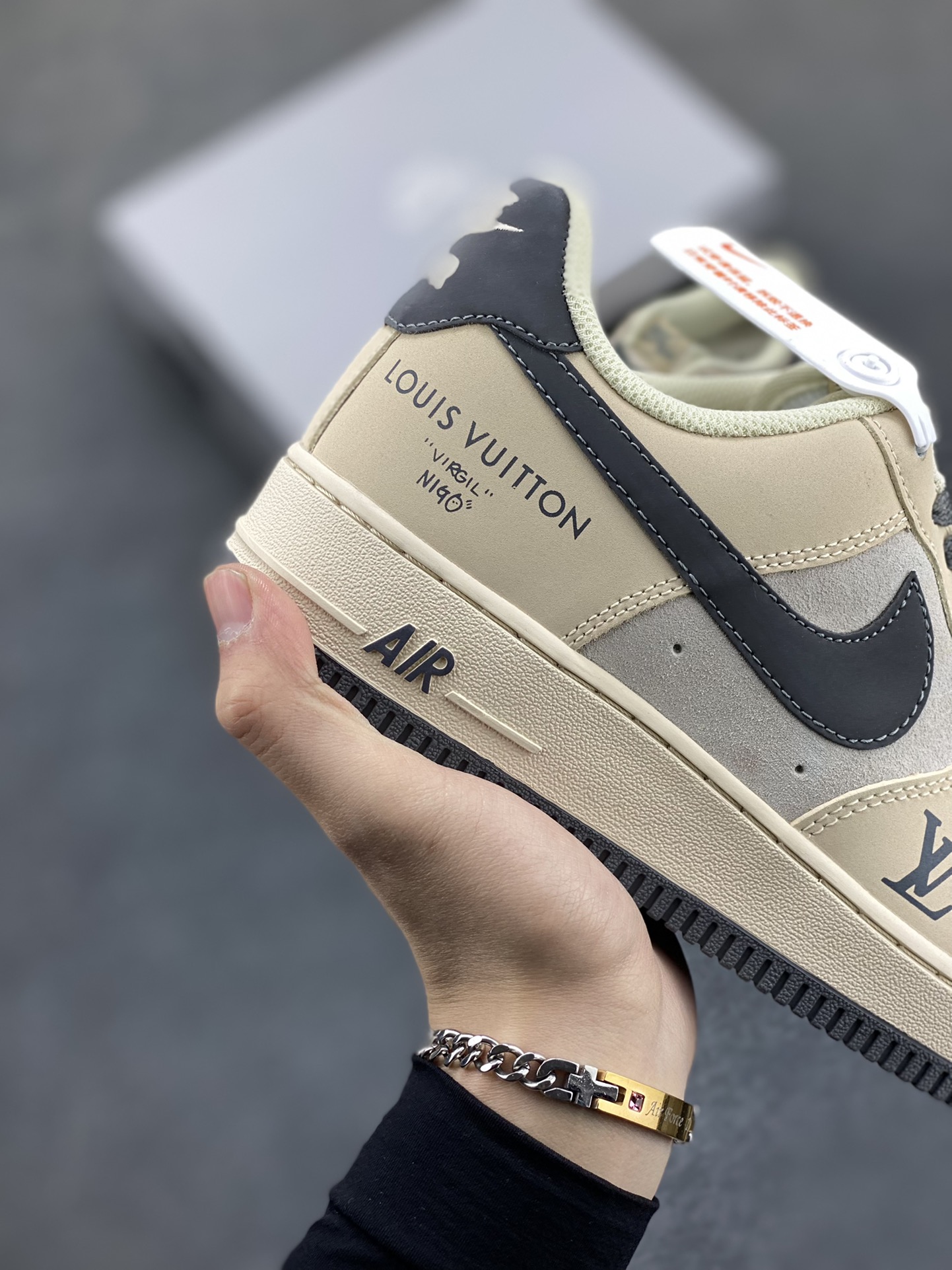 海外限量发售！公司级NIkeAirForce107Low“LV联名-雅典灰”空军一号低帮折边针车工艺难度