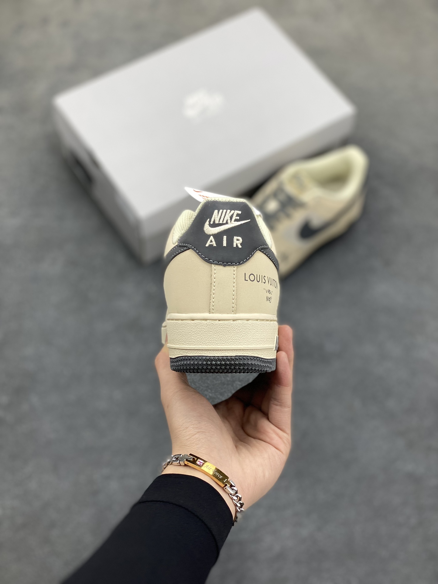 海外限量发售！公司级NIkeAirForce107Low“LV联名-雅典灰”空军一号低帮折边针车工艺难度