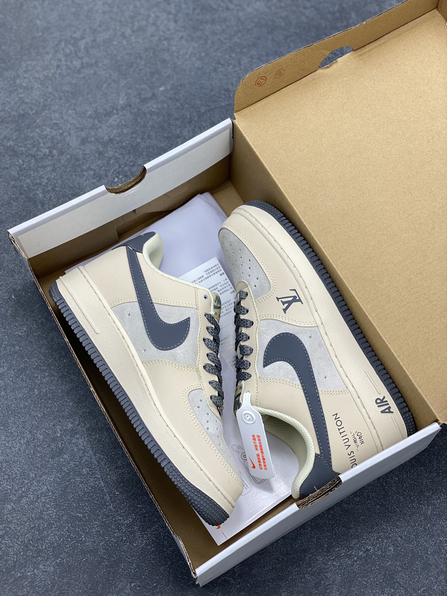 海外限量发售！公司级NIkeAirForce107Low“LV联名-雅典灰”空军一号低帮折边针车工艺难度