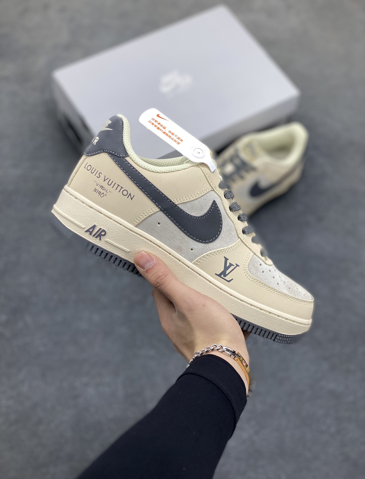 海外限量发售！公司级NIkeAirForce107Low“LV联名-雅典灰”空军一号低帮折边针车工艺难度