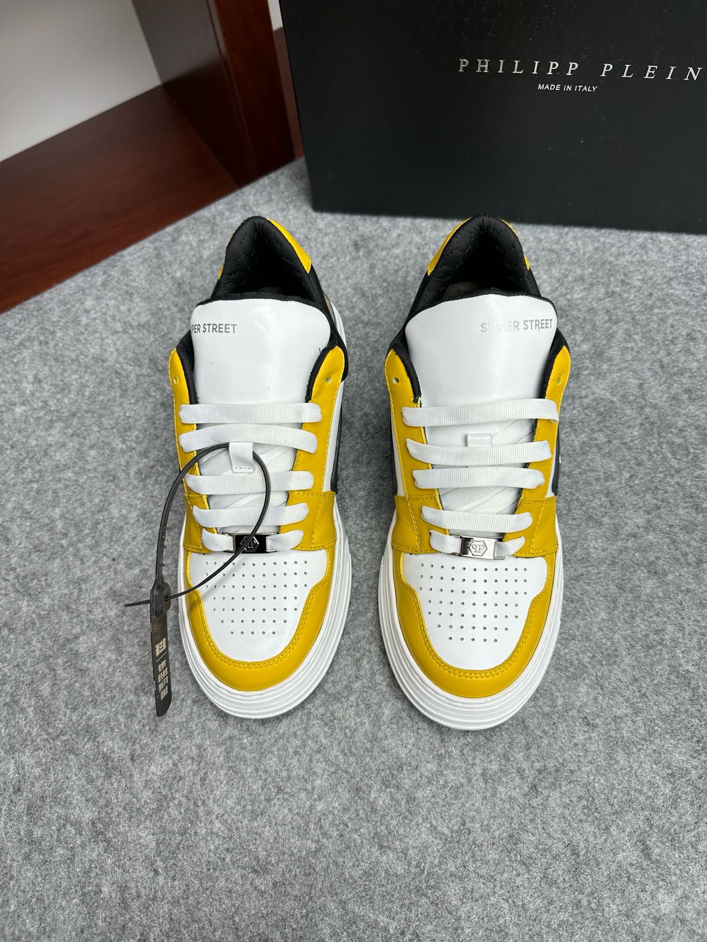 NO:216484,Brand PHILIPP PLEIN Color original color matching Number of 39-44 Custom made 38.45 Price Material Philip Purant's latest original replica!  Original single boutique fashion sneakers are first-class in workmanship, with soft cowhide upper splicing. Perfect combination, imported water-dyed cowhide foot pads@ suitable for all kinds of travel, breathable and comfortable, qp Philip casual shoes, PHILIPP PLEIN, sneakers, cowhide19860909品牌PHILIPP PLEIN 颜色原版配色 码数39-44定做38.45 价格 材质菲利普·普兰最新款原版复刻！原单精品时尚运动鞋做工一流,鞋面柔软牛皮拼接.完美结合、进口水染牛皮垫脚@适合各种出行,透气 舒适,qp 菲利普 休闲鞋,PHILIPP PLEIN,sneakers,cowhide,Men's shoes