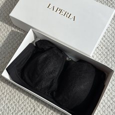 LAPERLA新款无钢圈蕾丝内衣可以说是女性衣橱必备款,尤其在夏日让你随心而变,自然自在!法式蕾丝花朵萦 LAPERLA新款无钢圈蕾丝内衣可以说是女性衣橱必备款,尤其在夏日让你随心而变,自然自在!法式蕾丝花朵萦