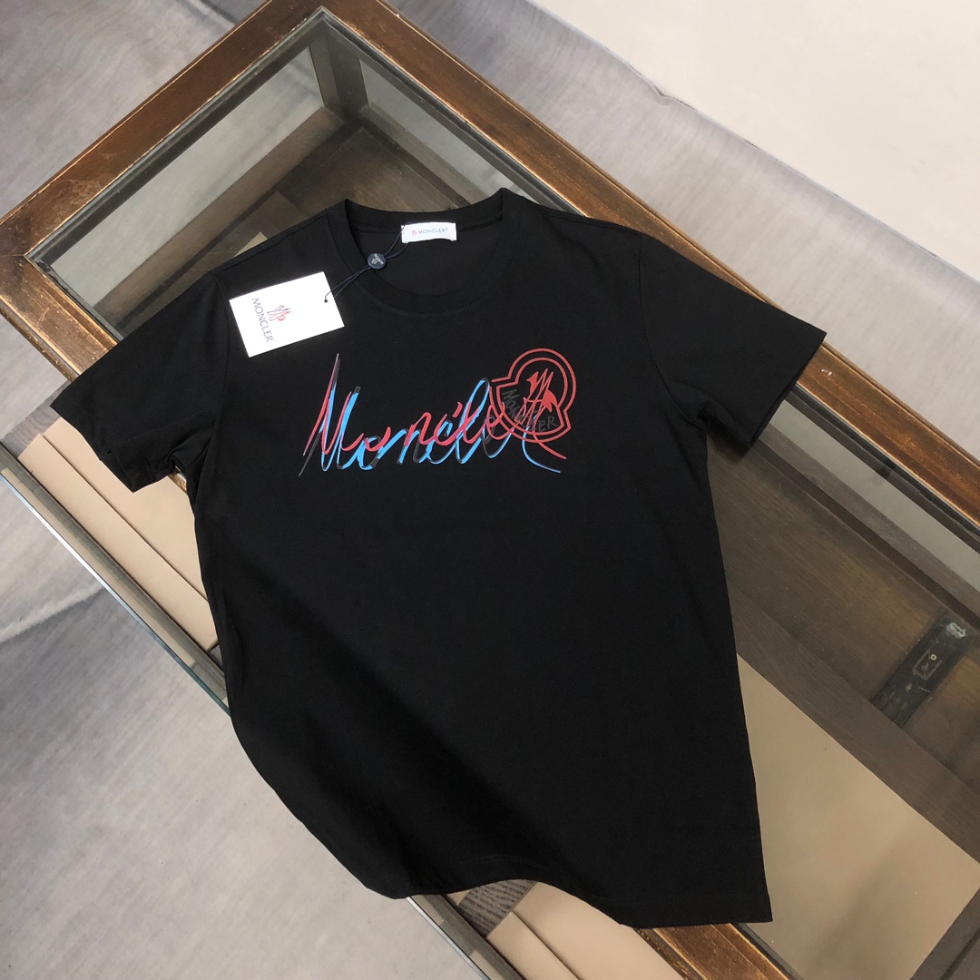 Où pourriez-vous trouver un designer de grande qualité
 Moncler Vêtements T-Shirt Noir Blanc Imprimé Unisexe Fashion Manches courtes