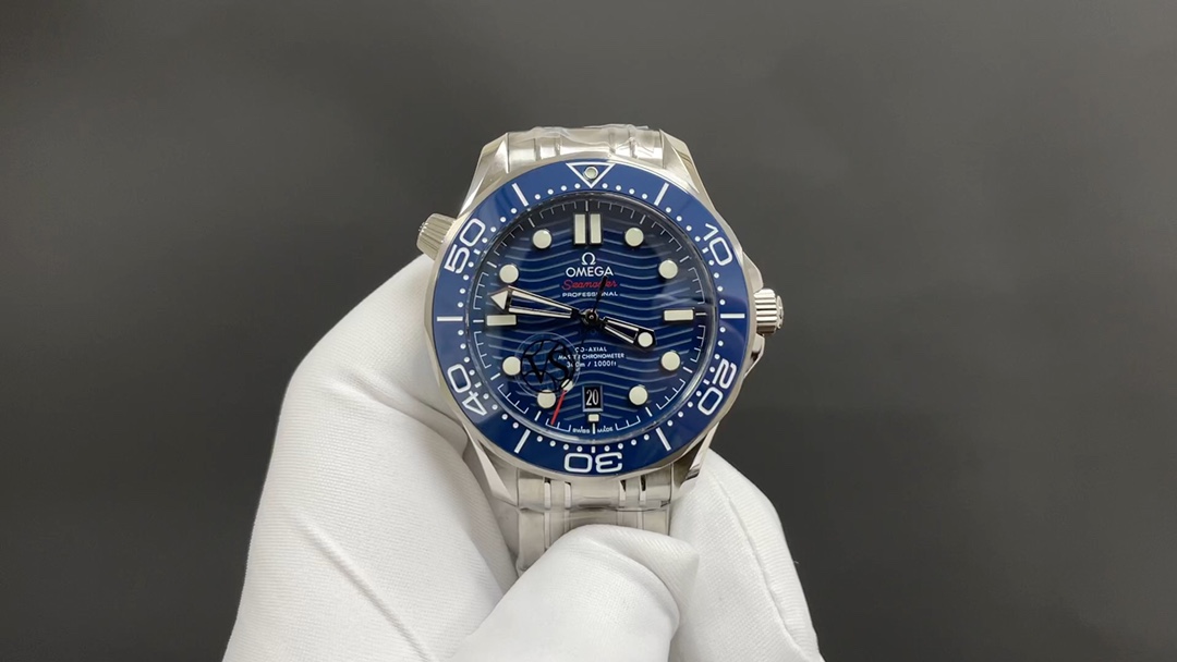 Omega 2024全场特价 今日推荐 海马300 白壳蓝面 42mm 8900机