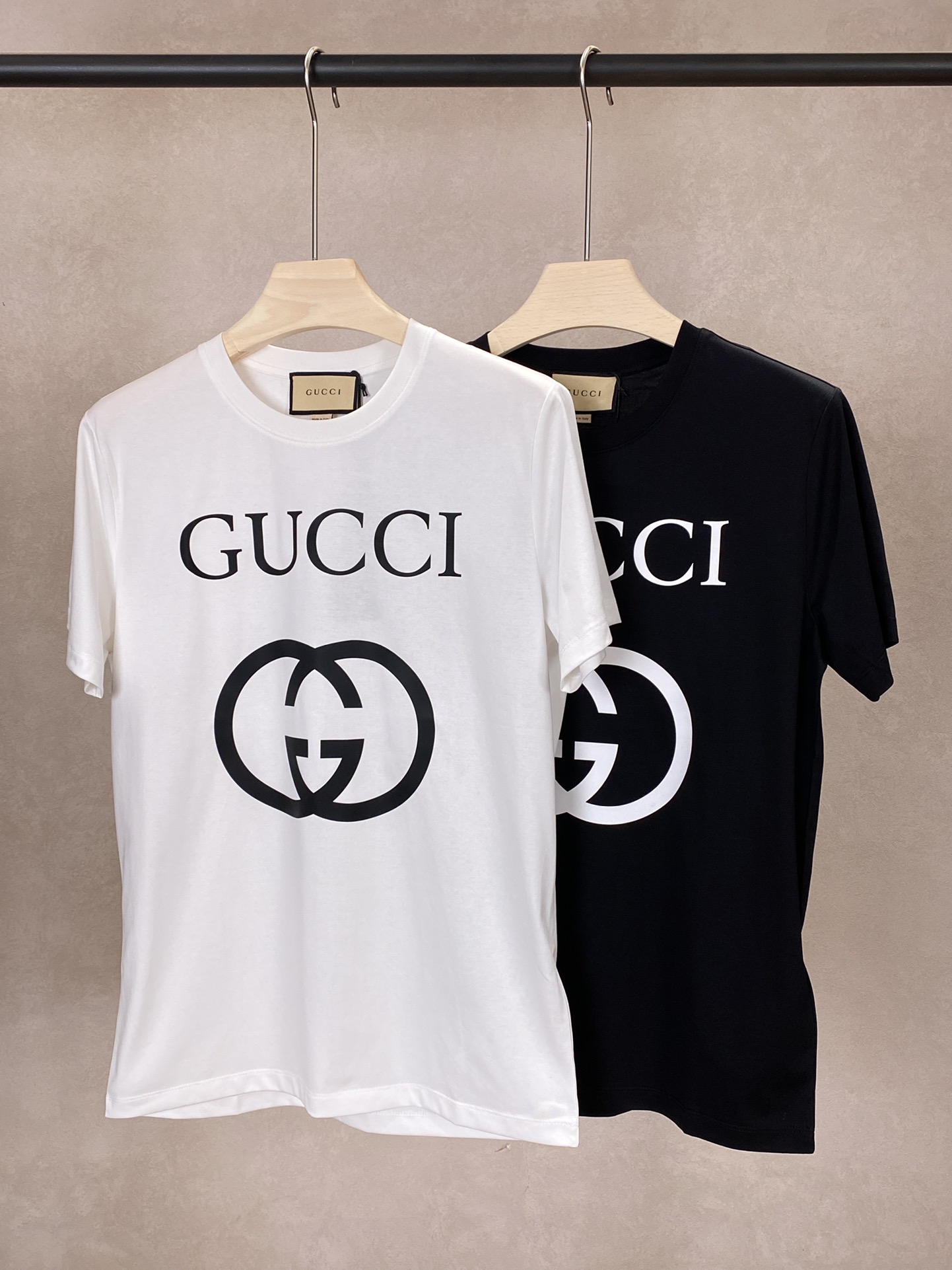 Gucci Abbigliamento T-Shirt Nero Bianco Stampa Cotone Lavorazione a maglia Maniche corte