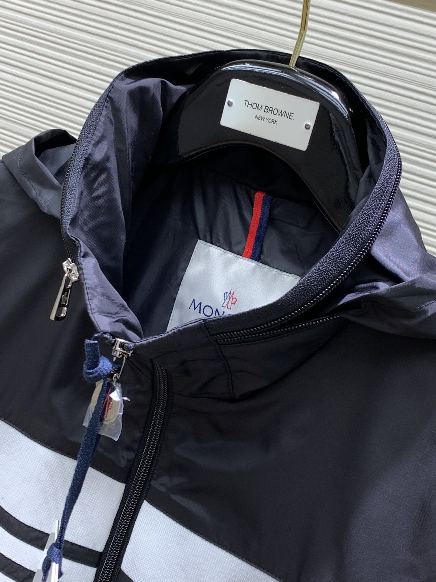  蒙口 2025春季新款夹克外套，秀场新品‼品相非常完美，舒适保暖，三标齐全色泽饱满诱人，非常出彩的设计