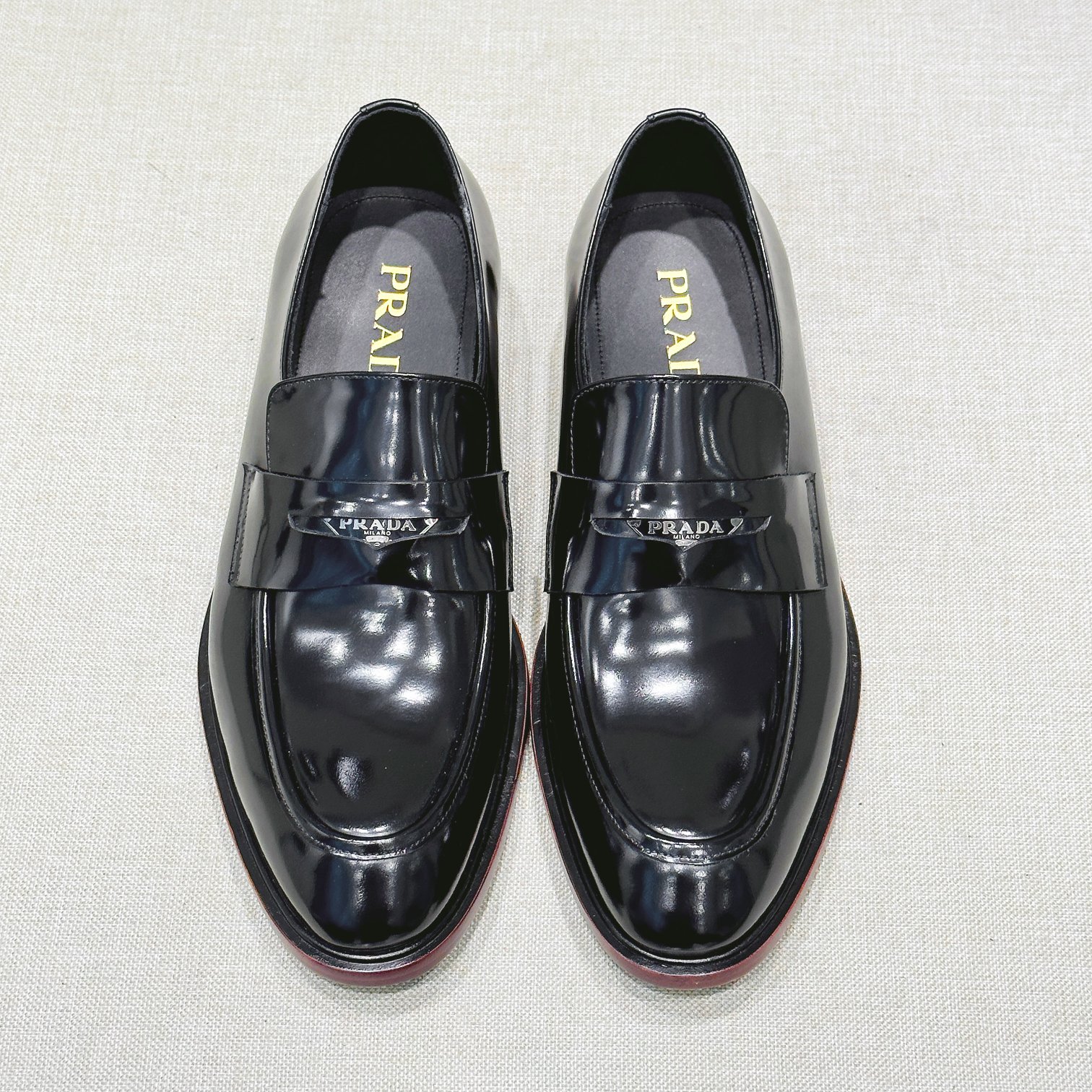 NO:679593,[P*] Original order - Upgraded version Purchasing agent level - Men's formal wear, business leather shoes - Upper material, imported polished cowhide with classic original fasteners - Inner foot pads are all made of imported cowhide - Original customized leather outsole -Size 39-44 (38,45. Customized, non-returnable and non-exchangeable) - Collection Search code 210862 Zhenxin high-end quality Visit the store New arrivals Total 16027 Popularity  Store recommendation ——————Separation line——————【F^】Original order -High-end quality -Men's formal business leather shoes -Original imported cowhide, purely hand-rubbed color process -Inner foot pad water-dyed cowhide -Original custom-made outsole -Size 39-44 (38,45 customizations are non-refundable) - [F^] Original order -High-end quality -Men's formal business leather shoes -Original imported cowhide, pure hand-rubbed color process -Inner foot pad water-dyed cowhide  -Original customized outsole -Size 39-44 (non-refundable for 38, 45 orders) - Picture and text details [P*] original order -Upgraded purchasing agent level -Men's formal wear, business leather shoes -Shoe upper material, imported polished cowhide with classic original fasteners -Inner foot pads are all made of imported cowhide -Original customized genuine leather outsole -Size 39-44 (38, 45. Customized, non-refundable and non-exchangeable)  -,,cowhide,Leather soles19860909【P*】原单 -升级版 代购级别 -男士正装,商务皮鞋 -鞋面材质,进口擦色牛皮搭配经典原单扣件 -内里垫脚 均用进口牛皮 -原版定制真皮大底 -Size 39-44（38,45.订制不退不换） - 收藏 搜索码 210862 振鑫高端品质 进店逛逛 上新 总数 16027 人气 店铺推荐 ——————分割线——————  【F^】原单 -高端品质 -男士正装商务皮鞋 -原版进口牛皮,纯手工擦色工艺 -内里垫脚水染牛皮 -原版订制大底 -Size 39-44码（38,45订制不退换） - 【F^】原单 -高端品质 -男士正装商务皮鞋 -原版进口牛皮,纯手工擦色工艺 -内里垫脚水染牛皮 -原版订制大底 -Size 39-44码（38,45订制不退换） - 图文详情【P*】原单 -升级版 代购级别 -男士正装,商务皮鞋 -鞋面材质,进口擦色牛皮搭配经典原单扣件 -内里垫脚 均用进口牛皮 -原版定制真皮大底 -Size 39-44（38,45.订制不退不换） -,,cowhide,Leather soles,Men's shoes