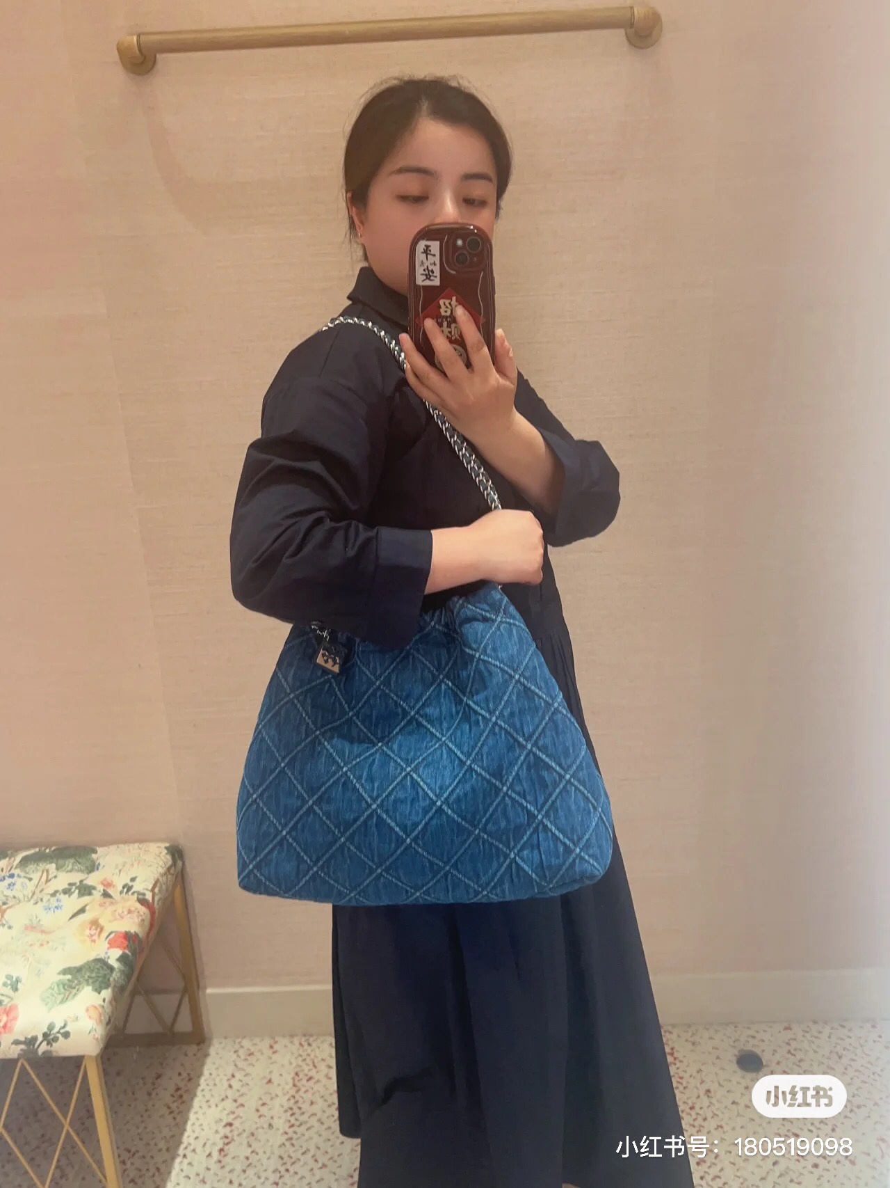 Tory Burch Tory burch 新款牛仔蓝托特包，上身超 啦，纽约街头 风又刮起了#牛仔 #丹宁#托特包 #