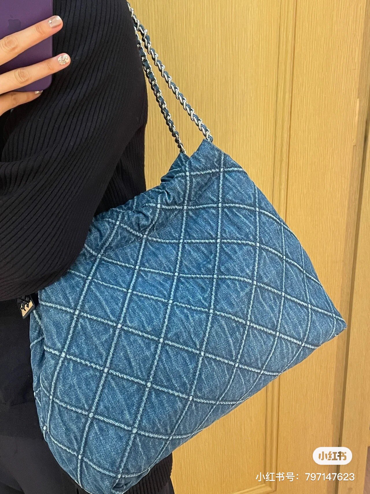 Tory Burch Tory burch 新款牛仔蓝托特包，上身超 啦，纽约街头 风又刮起了#牛仔 #丹宁#托特包 #