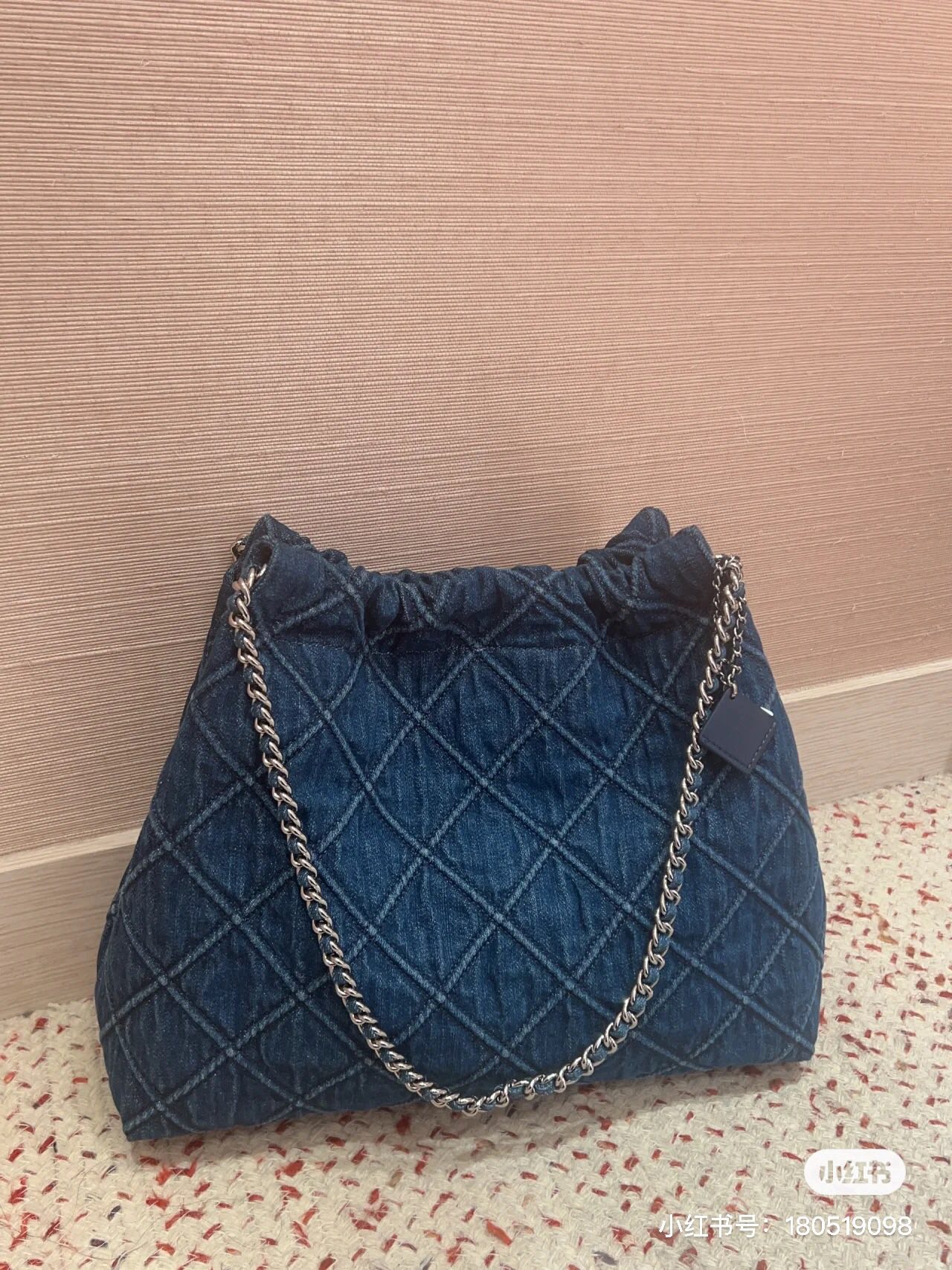 Tory Burch Tory burch 新款牛仔蓝托特包，上身超 啦，纽约街头 风又刮起了#牛仔 #丹宁#托特包 #