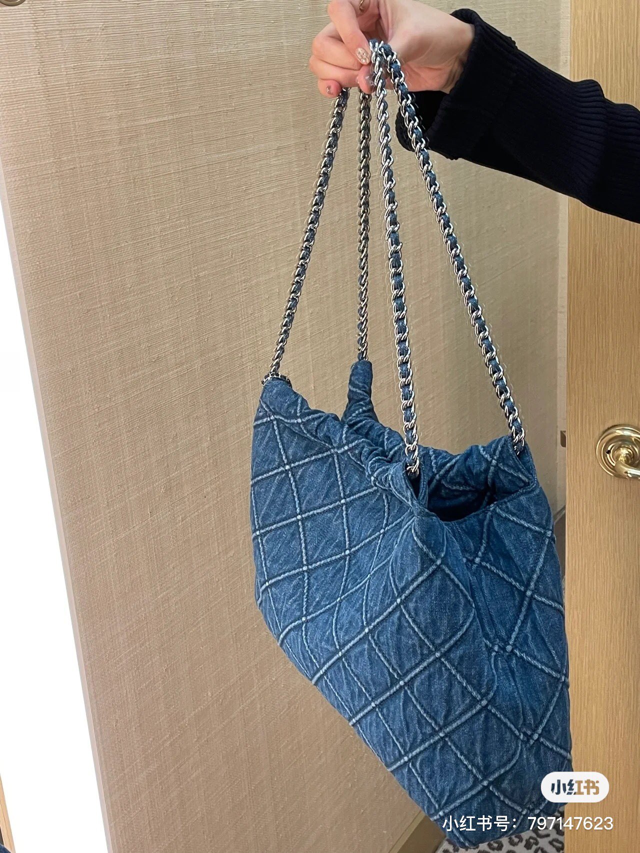 Tory Burch Tory burch 新款牛仔蓝托特包，上身超 啦，纽约街头 风又刮起了#牛仔 #丹宁#托特包 #