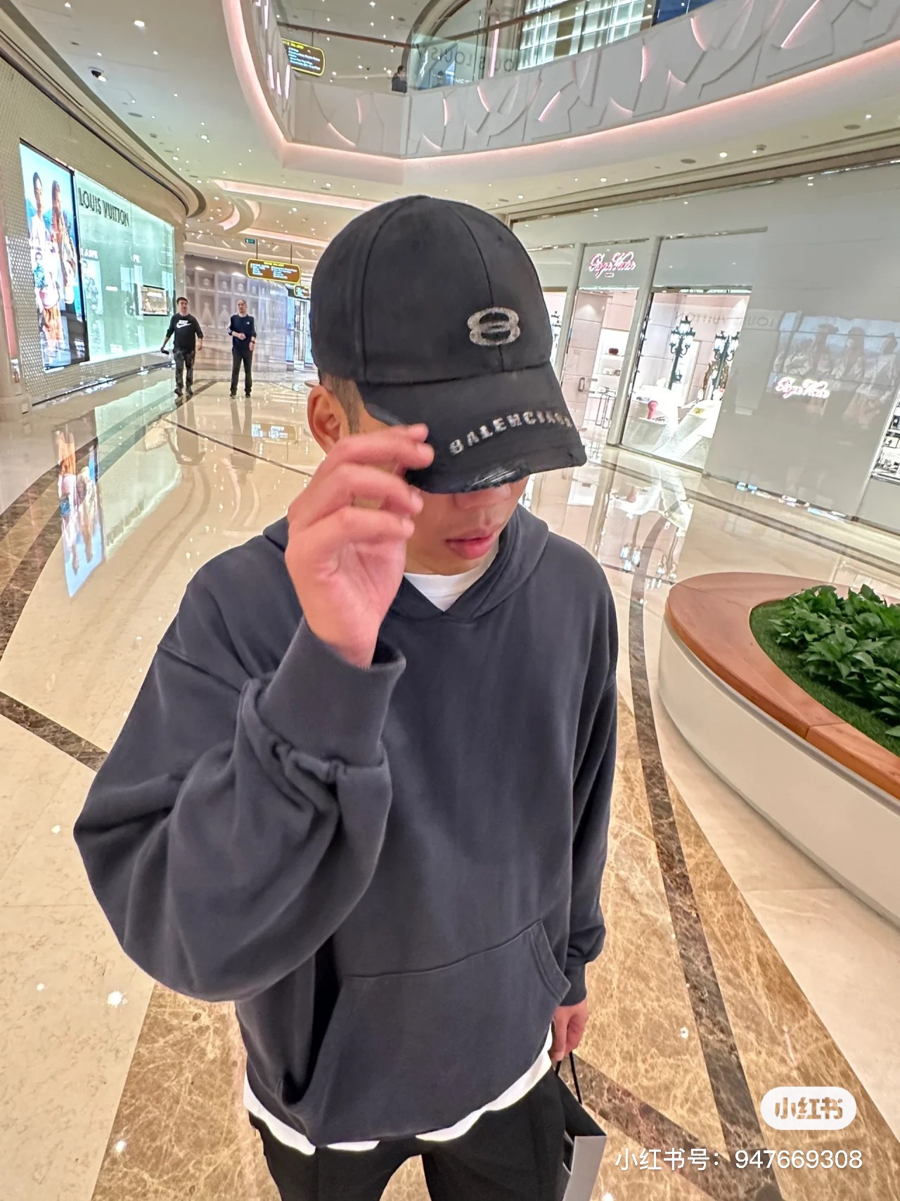 NO:191615,Balenclaga official website new products, Balenclaga new baseball hat, spot-on simple, fashionable and super invincible and beautiful hat!  Couple style!  The advantages of the original list of stocks over other hats, hats, fisherman hats, baseball hats, knit hats, hats, balenciaga, balenciaga, christian louboutin, espadrilles, hats19860909Balenclaga官网新品 巴黎世家新款棒球帽 现货秒发简约时尚超级无敌好看的帽子！情侣款！原单货比起其他帽子的优势,帽子渔夫帽棒球帽针织帽,帽子,balenciaga,balenciaga,christian louboutin,espadrilles,hats,hat