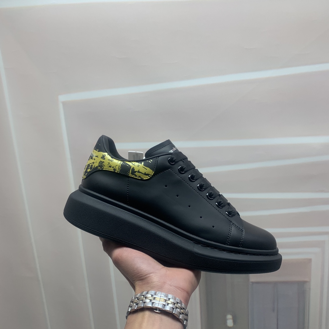 NO:419124,Professional McQueen factory. Top version. Couple model Alexander McQueen high version has been upgraded to the highest quality McQueen spring, summer, autumn and winter top version Purchase level I sincerely recruit online and offline agents nationwide to join Fabric imported cowhide from Italy. High texture, waterproof and non-discoloration inner lining A-grade Italian imported super soft water dye sheepskin lining. Dirty resistance, sweat absorption, breathable and comfortable footbed: Top version imported Italian super soft cow lining, outsole PU+ counter 1:1 original beige box box. Plus white flip double layer protection, cloth bag, handbag. Certificate of conformity 1:1 open mold 4 pieces set. Distribution of shoelaces. Shoe laces can be selected at any color of this factory. Size 34-41. Male 38-46 Special note (women's size 34. 40.41, male 38  .45.46 is customized, no return or exchange) Please note when reporting the order!  Win-win cooperation, casual shoes/sports shoes, alexander mcqueen, sneakers, cowhide, sheepskin19860909专业麦昆工厂.顶级版本.情侣款 Alexander McQUEEN高版本再次升级为最高品质 麦昆 春夏秋冬 顶级版本 代购级别 诚招全国线上线下代理商加盟 面料意大利进口牛皮.高质感 抗水擦不变色 内里 A级意大利进口超软水染羊皮里.耐脏.吸汗.透气.舒适 垫脚: 顶级版进口意大利超软牛里皮 大底PU+专柜1:1 鞋盒原版米黄盒. 外加白翻盖合双层保护.布袋.手提袋.合格证1:1开模4件套.配送鞋带一双. 鞋带可以任意选本工厂的所有颜色一双 码数女34-41.男38-46 特别备注（女码34. 40 .41,男码38 .45.46属定制,不.退.换）牛里报单时请备注！合作共赢,休闲鞋/运动鞋,alexander mcqueen,sneakers,cowhide,sheepskin,Women's Shoes