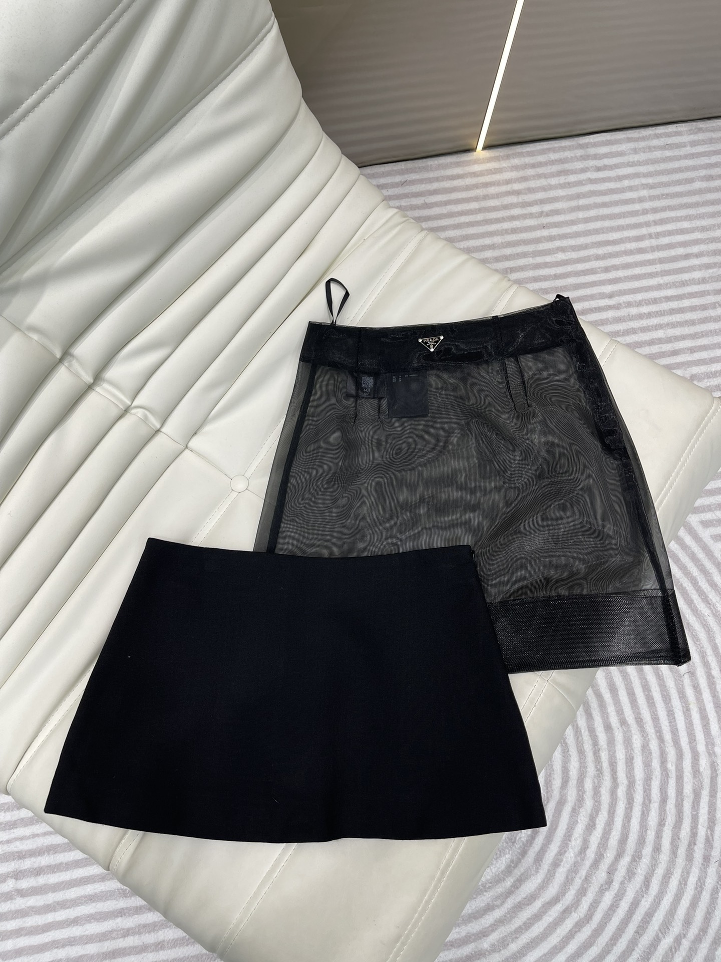 NO:308081,Prad*25 early spring limited new product. Party party series mesh two-piece skirt design!  The little fairy looks over!  Low-waist H-skirt hem, mid-high-waist mesh petticoat design is amazing!  The classic style can be sweet or salty, and the girlish style is!  3D three-dimensional tailoring is versatile and slim!  A must-have item for wardrobe. Perfect workmanship and quality are your own. Strongly keep your own style!  SM, prada, skirts, alexander wang19860909Prad*25早春限定新品.派对party系列网纱两件套设计半裙！小仙子♀看过来！低腰H裙摆,内搭中高腰网纱衬裙设计绝绝子！经典版型可甜可盐气质少女风！3D立体剪裁百搭又显瘦！衣橱必备气质单品.完美做工品质自己看.强烈自留款！SM,,prada,skirts,alexander wang,Women's clothing