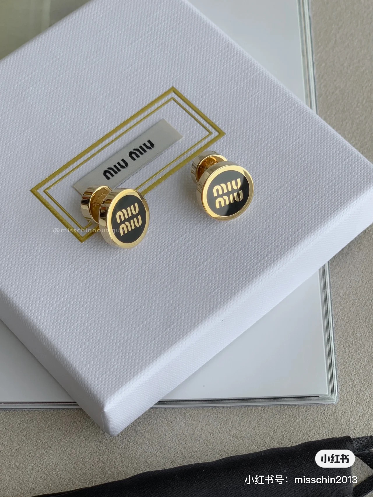 【新品出货】缪缪Miu Miu珐琅圆形耳钉+原版耳塞