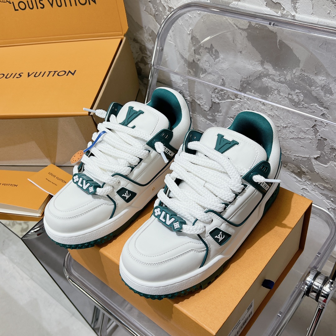 NO:441697,Couple code Top ceiling level!  Louis Vuitton catwalk fat trainer 'DIY buckle bread shoes. Super fun, super childlike. Crazy heart-wrenching. Fat trainer breaks the single change of color, chubby, super cute and interesting, and each color is great! It incorporates more similar contour lines and car lines to Old Skool, widened shoelaces and enlarged Jazz-Stripe, paired with colorful DIY buckles, and further exaggerates its full shoe body. The romantic and childlike authenticity also highlights a bit of rebellious street meaning. Each color is consistent with ZP and ships, as shown in the picture. What you see is what you get. The PS buckle is matte velvet matte texture, high-end and special. Each four-pointed star buckle has a four-leaf flower pattern on the side, which is not pure glossy. Please distinguish it from the market's currency ♀ Purchase ceiling level  Full set of exquisite aircraft box packaging Please be sure of the quality of my home. Please pay attention to the market currency materials! Imported upper toe layer calfskin, customized inner air permeable net, TPU mold-sucking sole. The material details are all top-notch! Exclusive exquisite gift box packaging SIZE35-44 (customized for men 38/45), casual shoes/sports shoes, louis vuitton, sneakers, cowhide19860909情侣码 顶级天花板级别！Louis Vuitton 走秀款胖trainer 'DIY饰扣面包鞋.超级玩味 超级童趣.疯狂心动 胖trainer打破颜色的单一变化,胖乎乎的超可爱有趣,每个配色都很赞！融入了与Old Skool 更相似的轮廓线条与车线,加宽的鞋带以及放大的Jazz-Stripe,搭配彩色的DIY饰扣,并进一步的夸张化它的饱满鞋身,烂漫童真的同时还凸显了些许叛逆街头意味 每个颜色都是与ZP一致串珠搭配出货,如图所示 所见即所得. PS饰扣呈雾面丝绒哑光质地 高级又特别 每个四角星饰扣侧面带有四叶花的花纹 并非纯光面.请区分于市场的通货♀ 代购天花板级别 全套精美飞机盒包装 请认准我家品质 请注意区分市面通货材料！ 鞋面进口头层小牛皮 内里定制透气网里,TPU吸模大底.材质细节做工都是顶级制作！配置独家精致礼盒包装 SIZE35-44（男38/45定做）,休闲鞋/运动鞋,louis vuitton,sneakers,cowhide,Women's Shoes